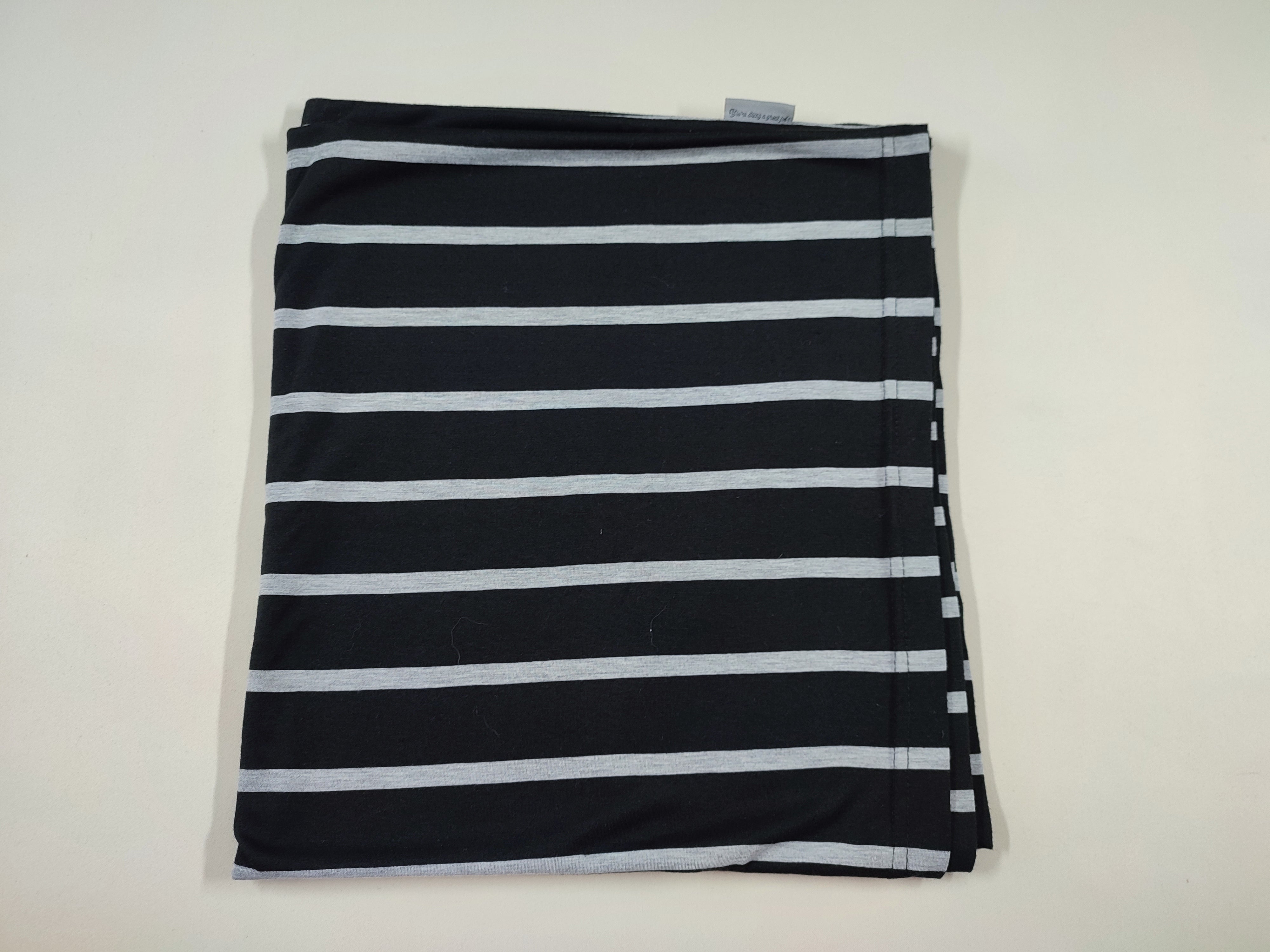 Foulard d'allaitement jersey rayé noir/gris, Itzy Ritzy Nursy Happens