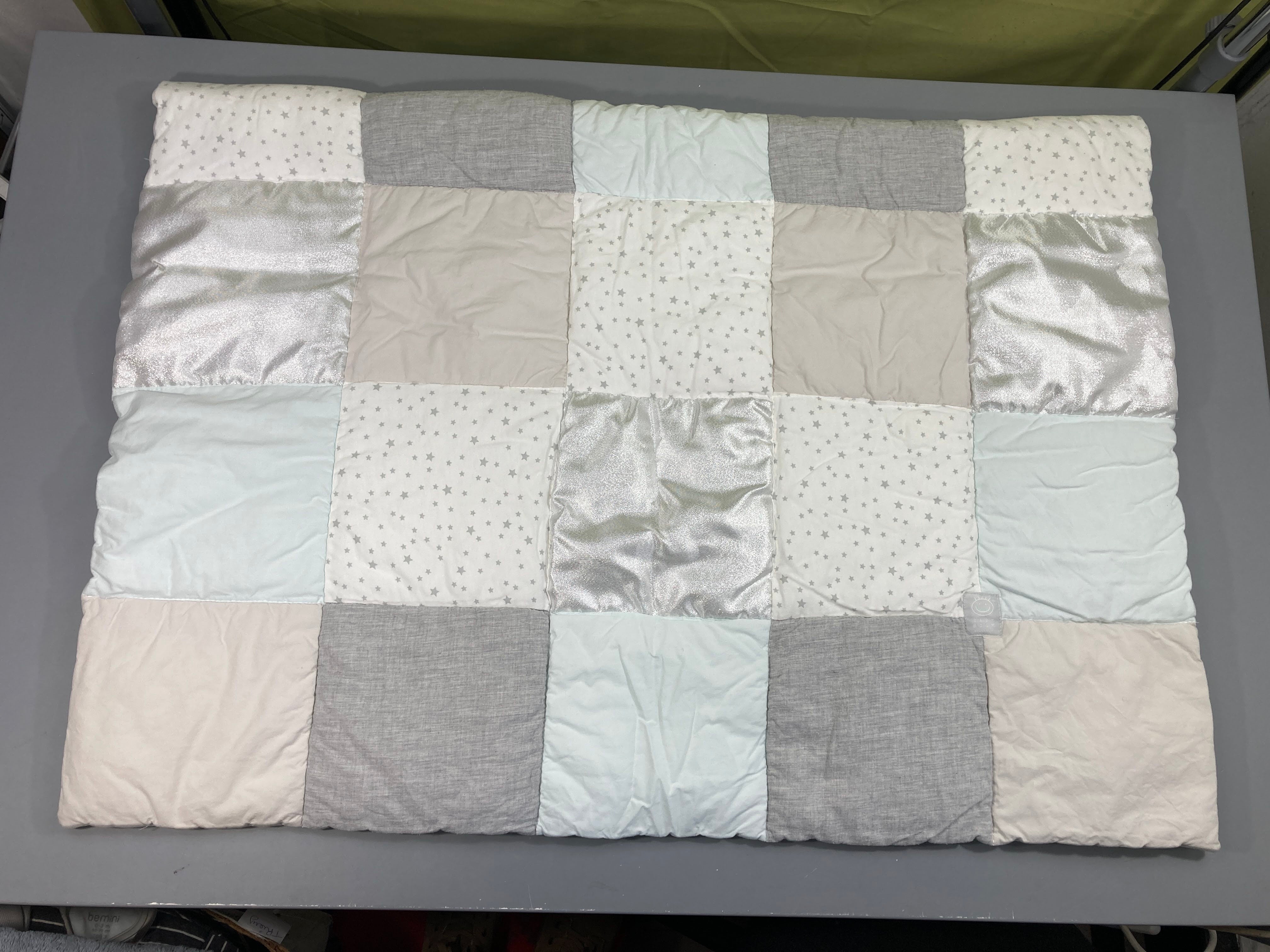 Plaid de lit gris/irisé blanc étoiles 100x140cm