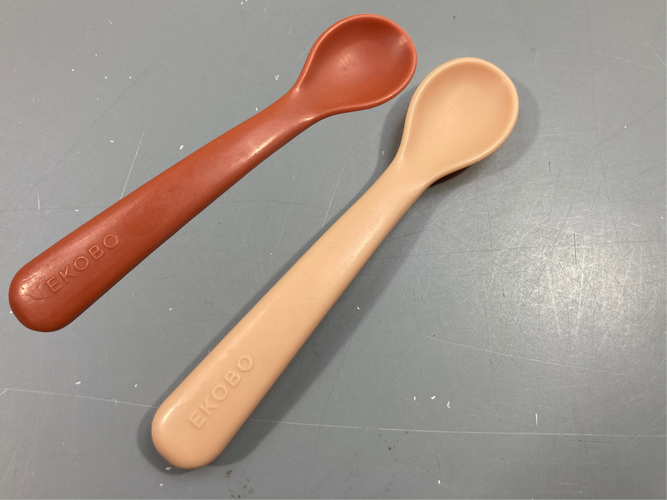 2 Cuillères rosées Ekobo en silicone, moins cher chez Petit Kiwi