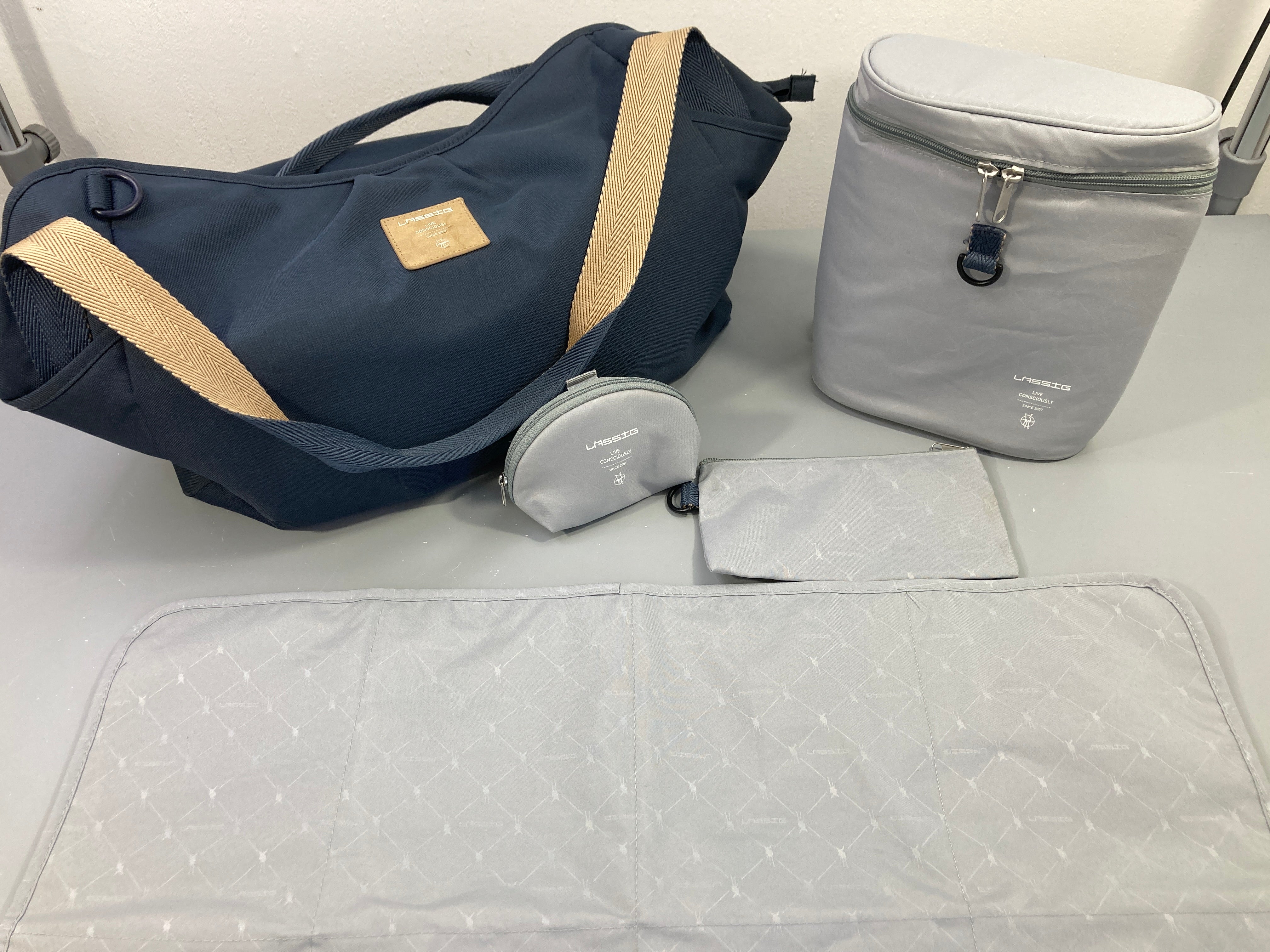 Sac à langer Navi avec tapis à langer, sac isotherme et 2 trousses/pochettes de rangement
