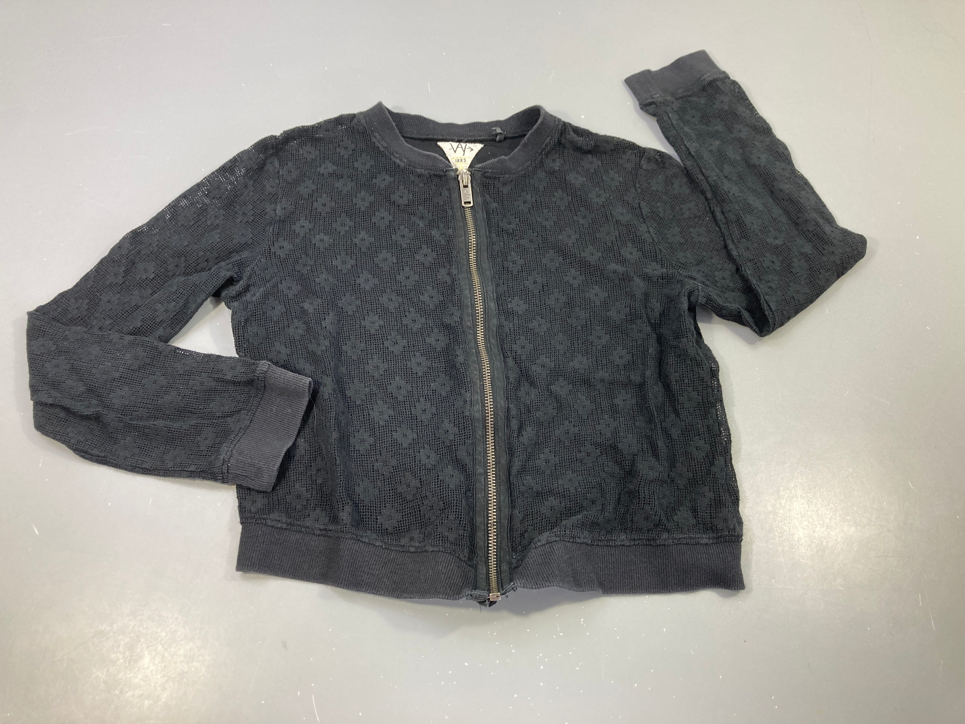Gilet zippé noir transparant , motifs fleurs