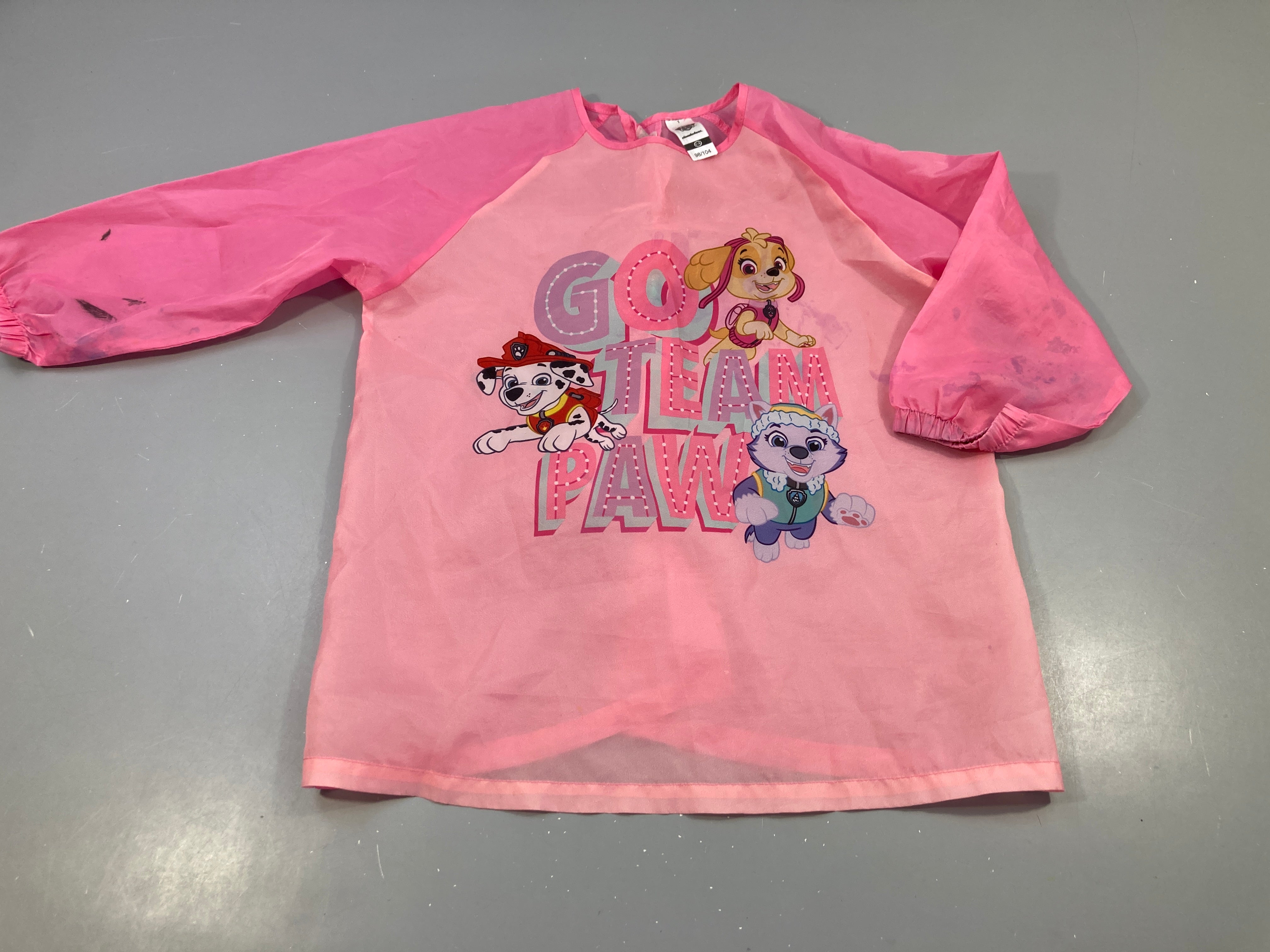 Tablier rose Pat' Patrouille , plusieurs traces de peinture