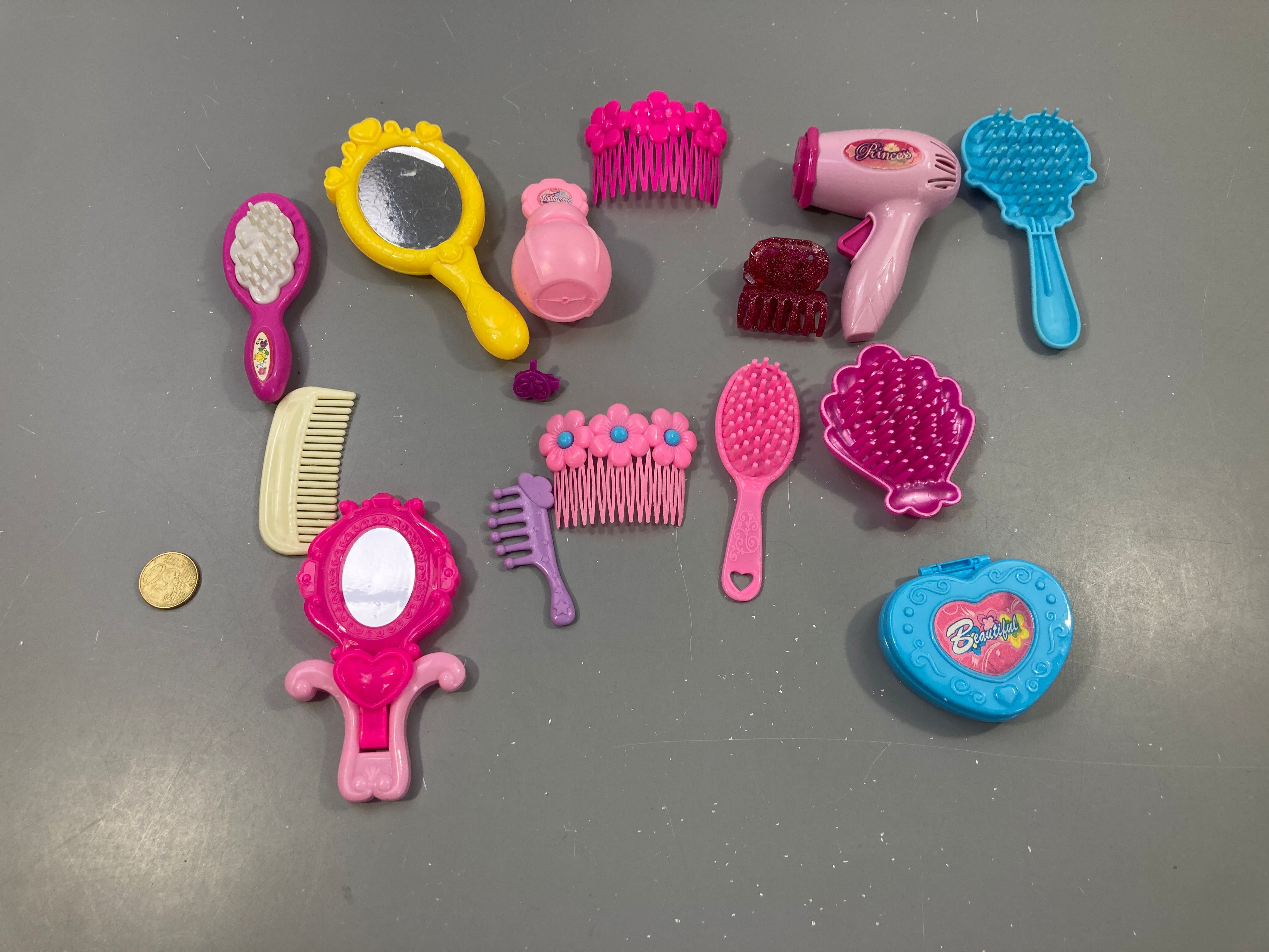 Lot d'accessoires pour poupées