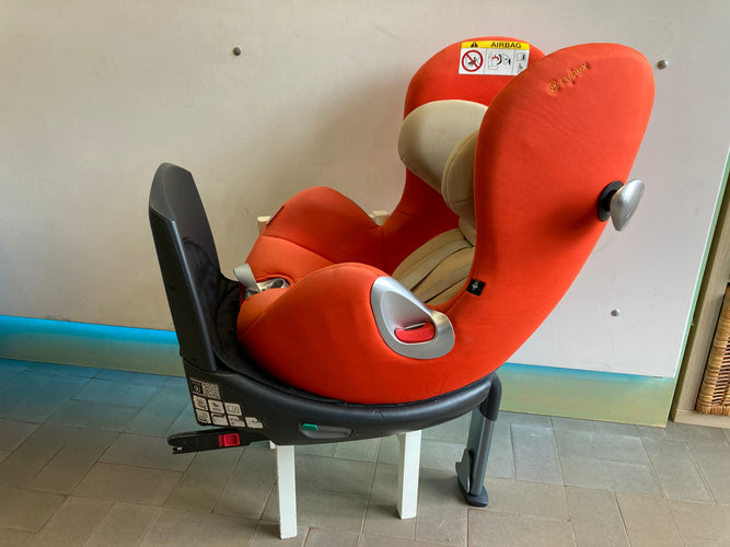 Siège-auto Sirona groupe 0+/1 - Autumn Gold/Burnt Red Isofix- A rafraichir. Dos route de 0 à 18kg  (0 à 4a)/face à la route 9m à 4a grâce au bouclier ajustable (9-18kg), moins cher chez Petit Kiwi