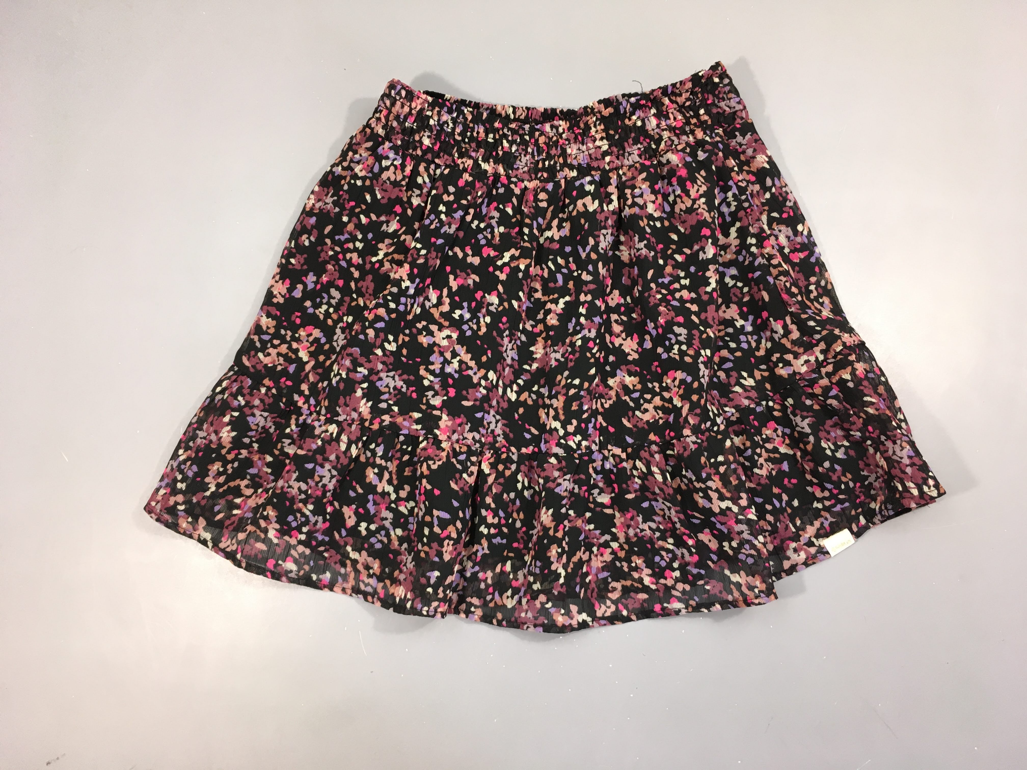 Jupe noire voile motifs couleur