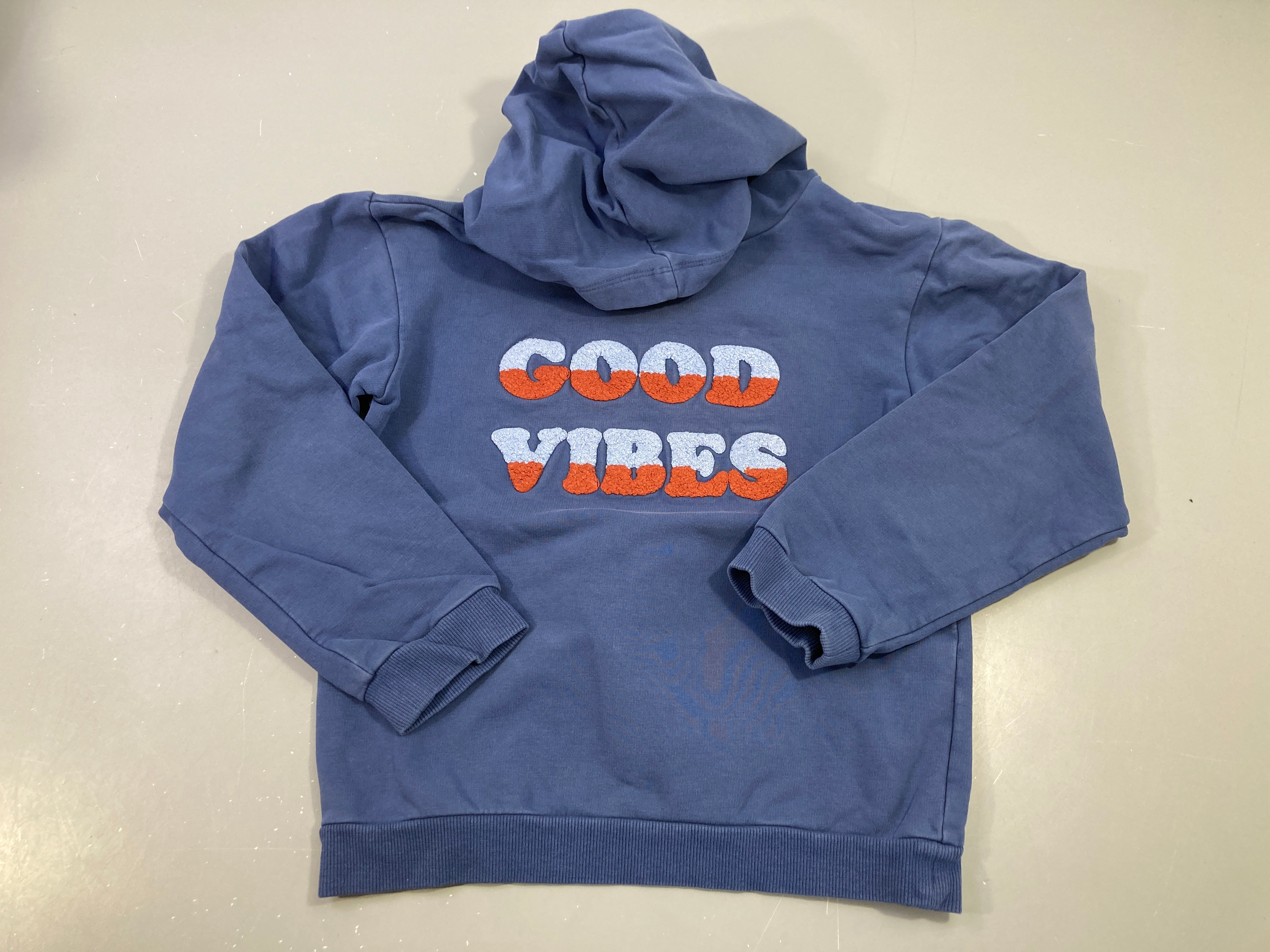 Sweat à capuche bleu, Good vibes