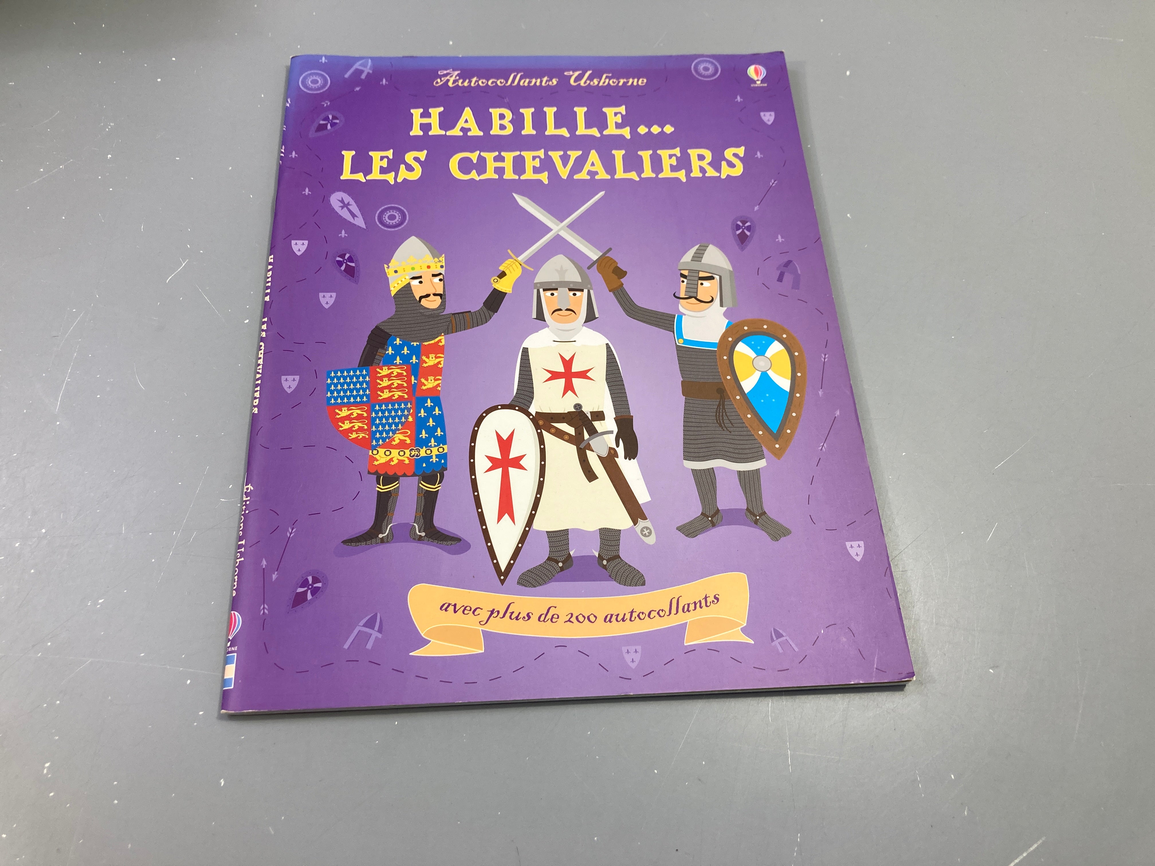 Habille les chevaliers avec plus de 200 autocollants