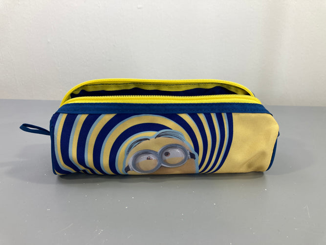 Trousse bleue Minion, moins cher chez Petit Kiwi