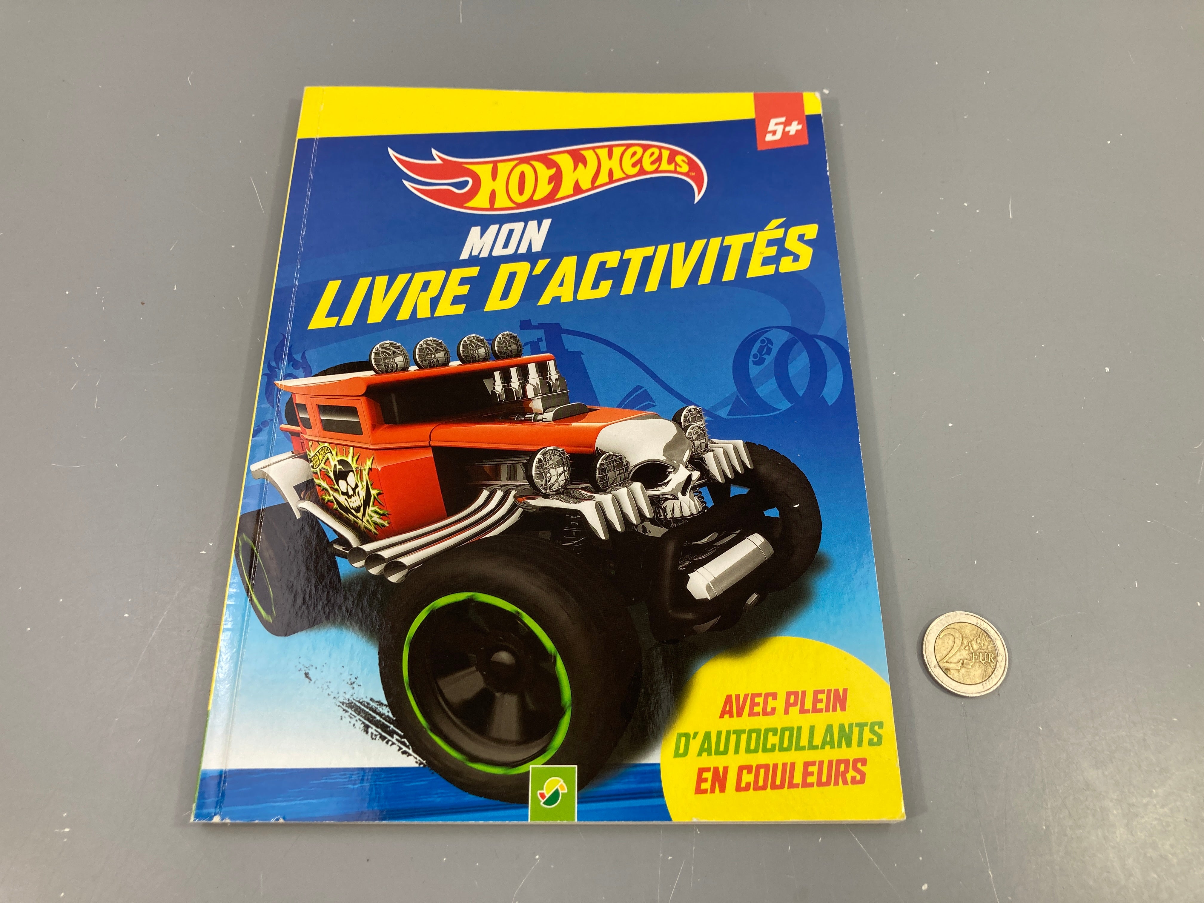 Mon livre d'activité Hot Wheels +5a (juste 2 voitures entourrées au bic, le reste intact)