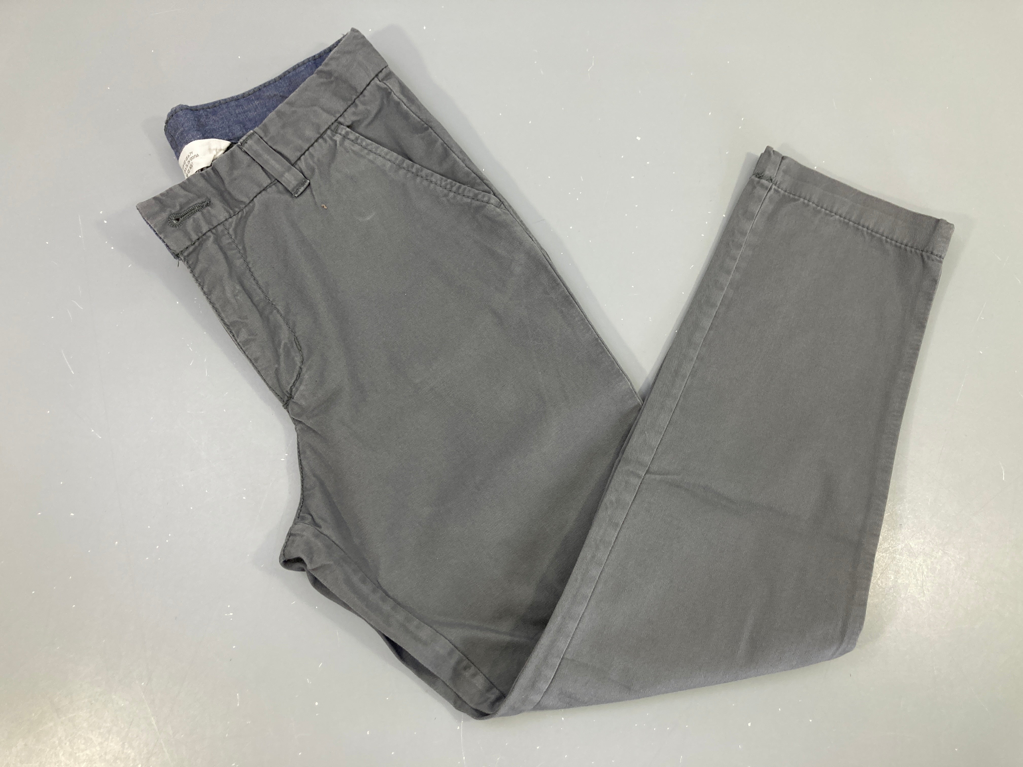 Pantalon chino gris