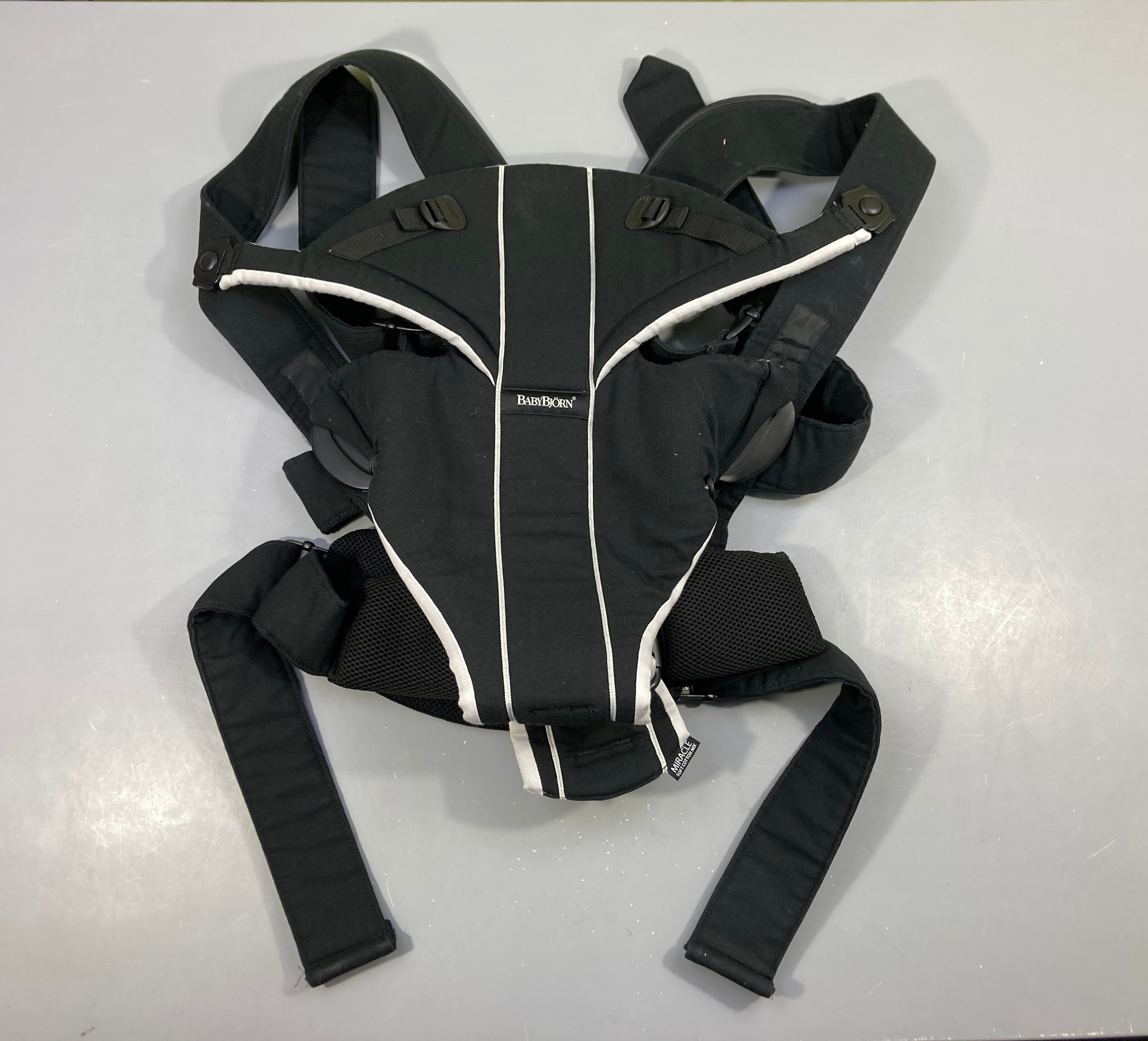 Porte-bébé ventral noir Active, état neuf