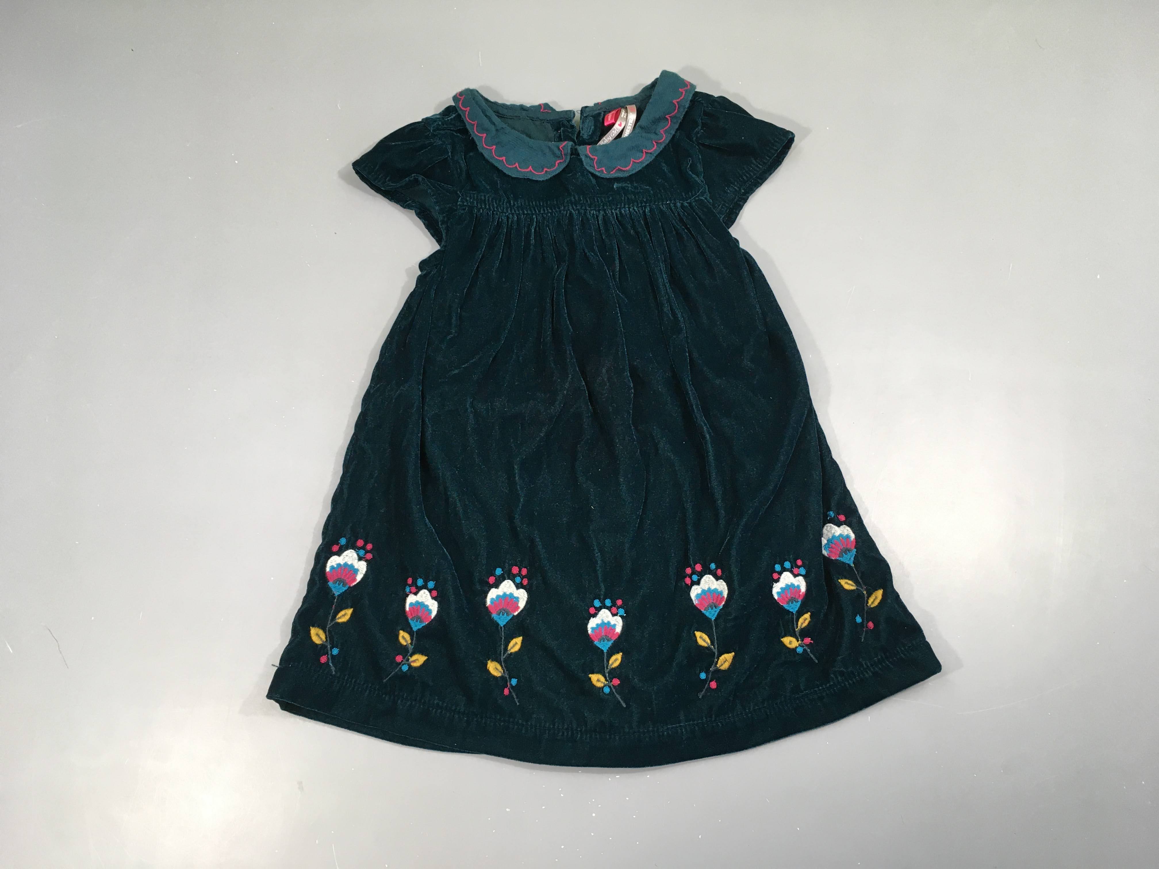 Robe m.c velours ras vert col fleurs brodées