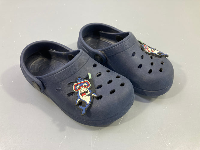 Sabots style crocs bleu foncé requins, moins cher chez Petit Kiwi