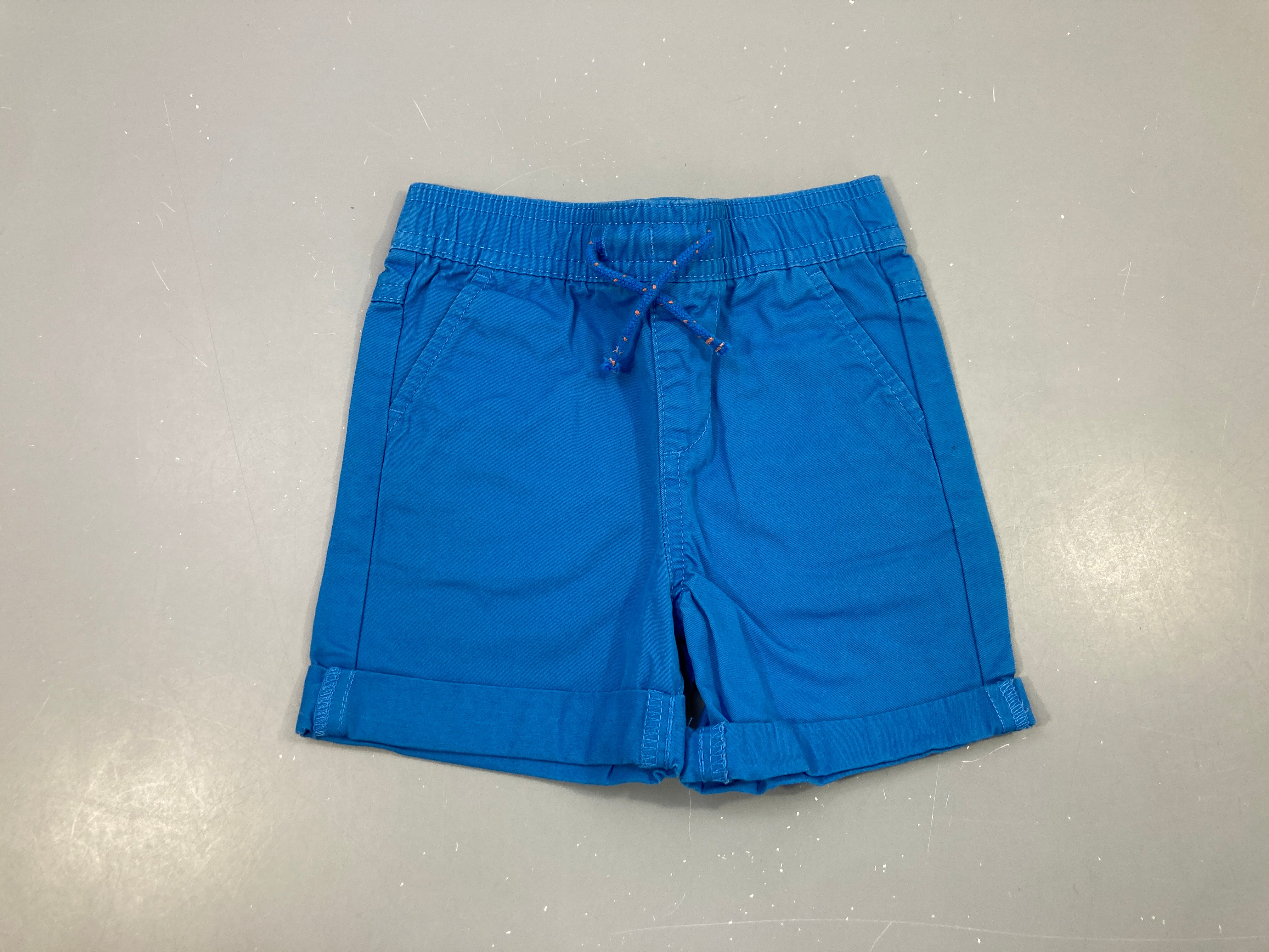 Bermuda bleu à revers