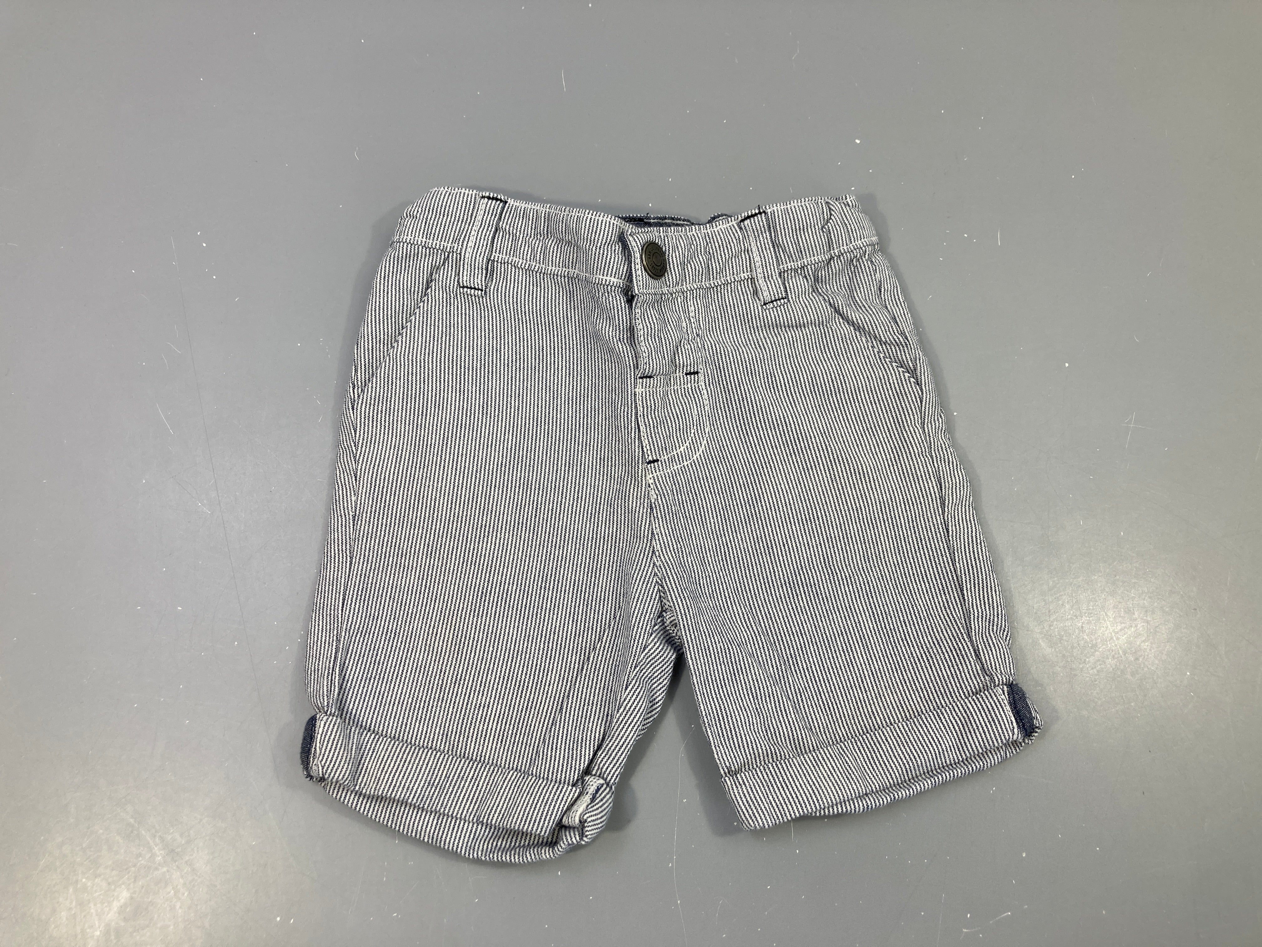 Bermuda gris rayé à revers