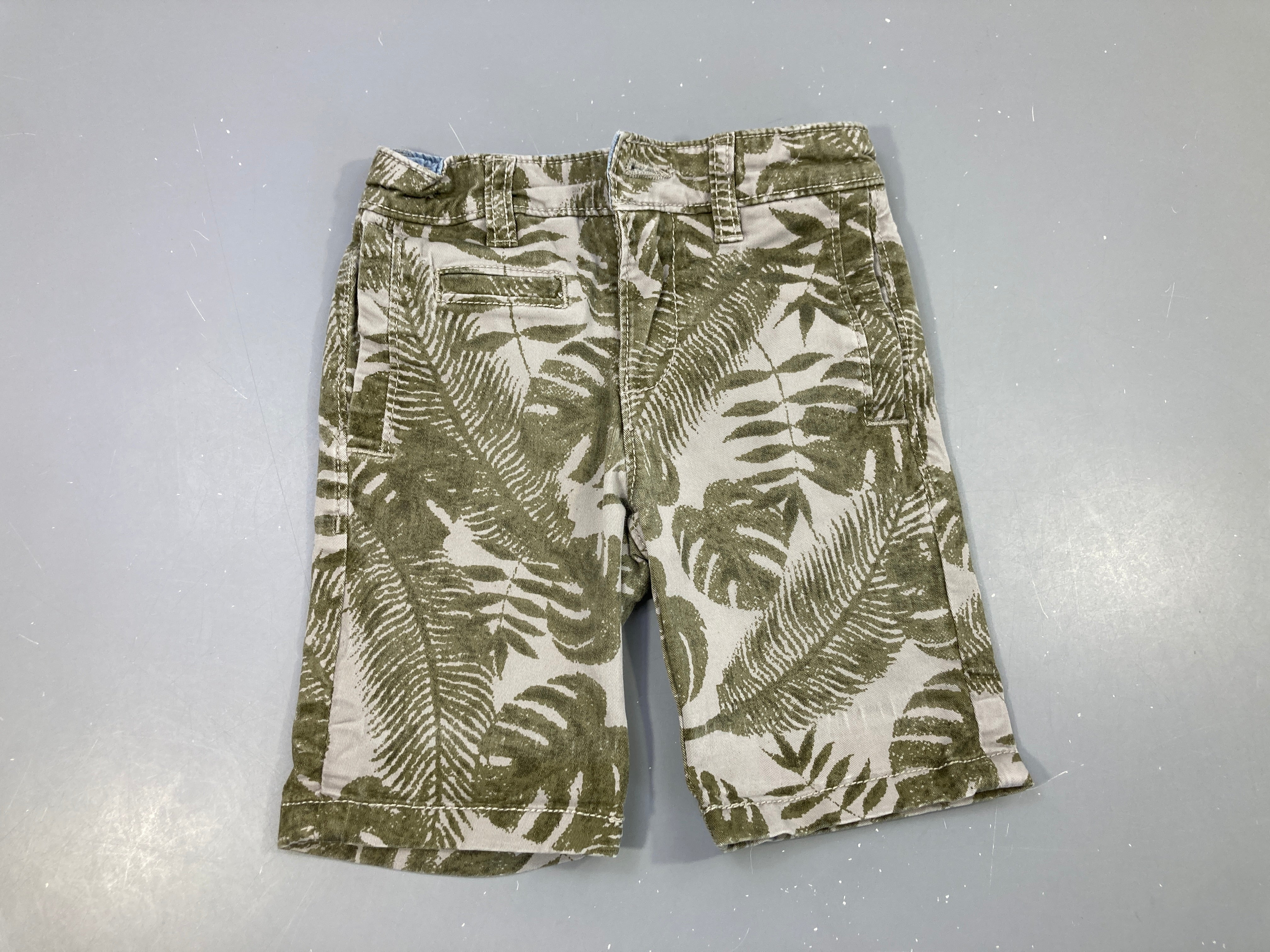 Bermuda chino feuillage kaki