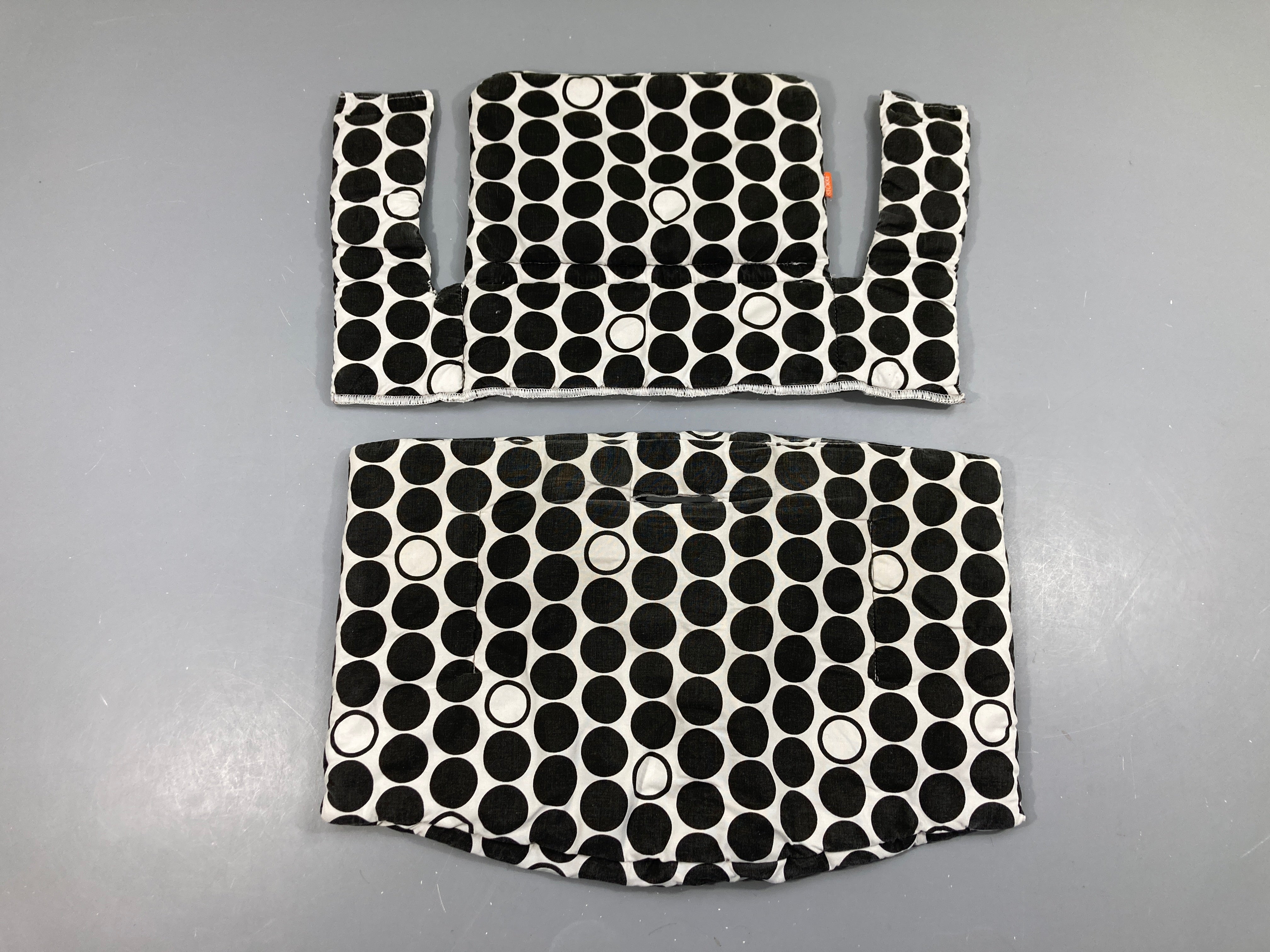 Coussin cercles blanc/noir pour chaise Stokke