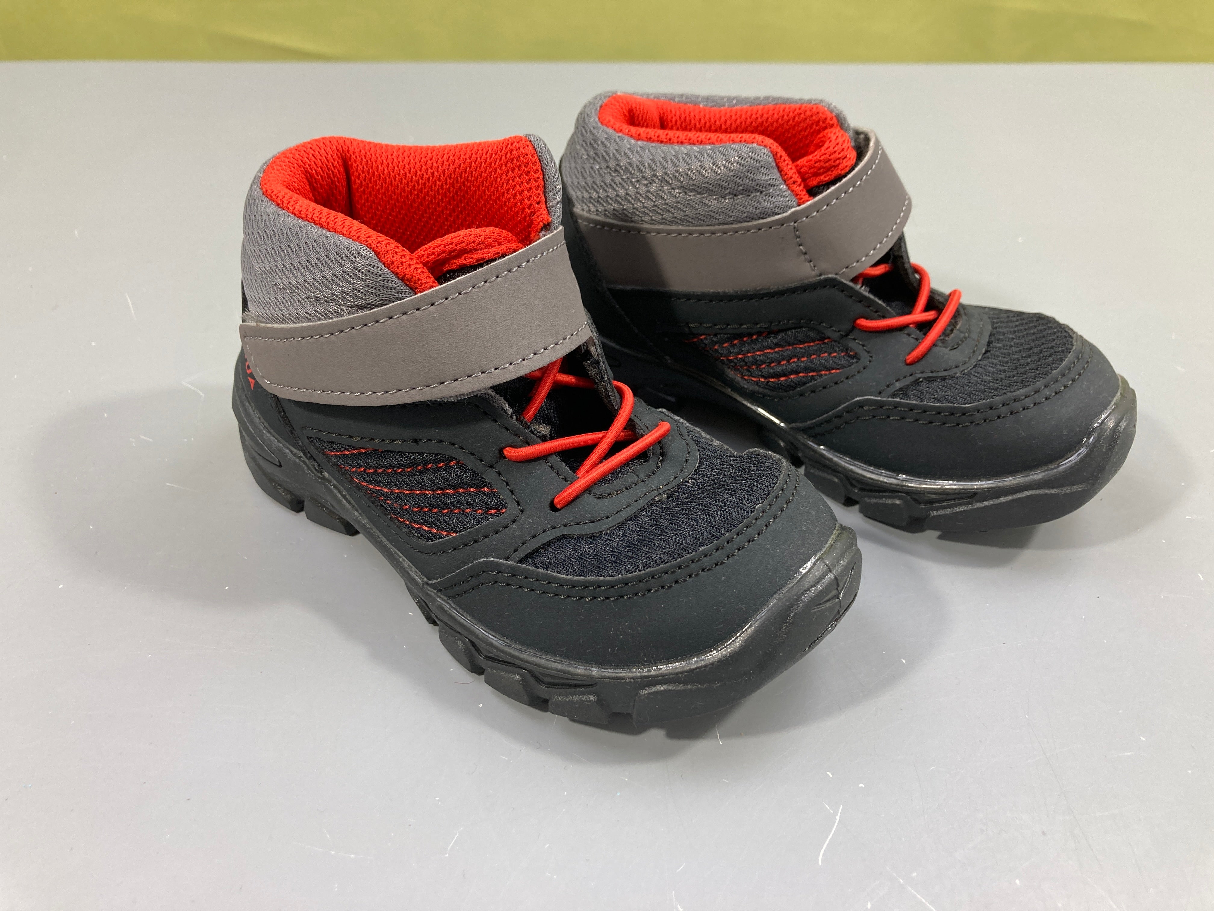 Chaussures de randonnée bleu marine/rouge, 25, état neuf