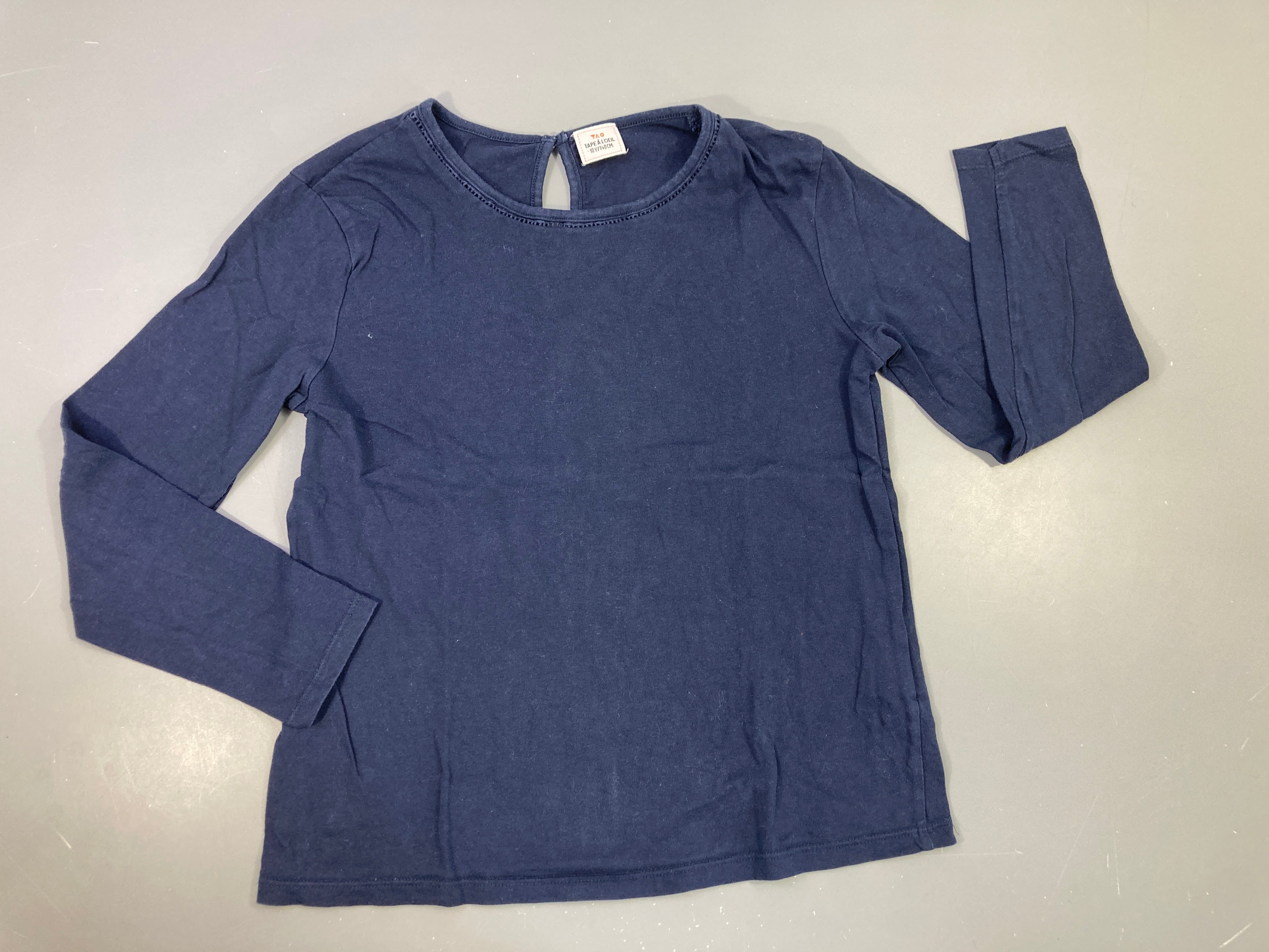 T-shirt m.l bleu marine col brodé