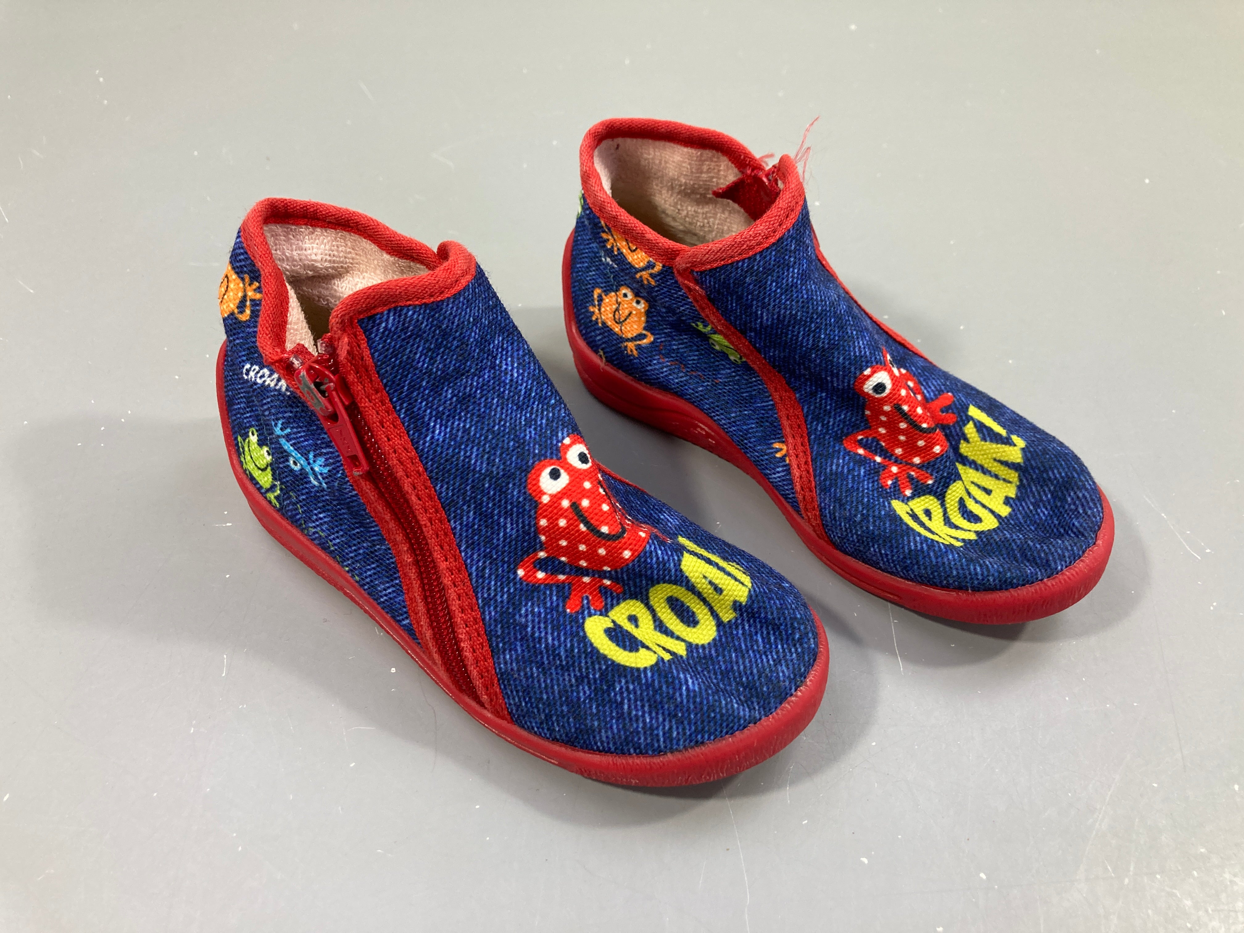 Pantoufles bleu grenouille Croak!, 25