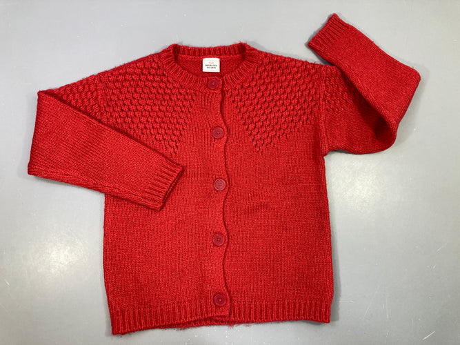 Gilet épais rouge ajouré, un peu bouloché, moins cher chez Petit Kiwi
