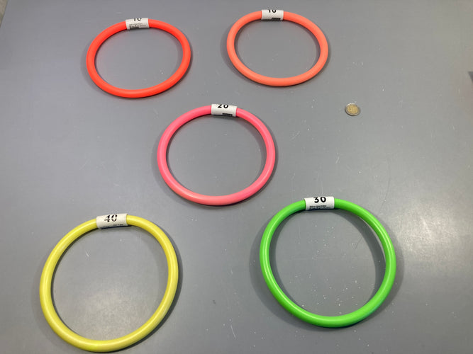 Lot de 5 anneaux aquatiques Nabaiji lestés  (2x10, 1x 20, 1x 30, 1x 40) colorés, moins cher chez Petit Kiwi