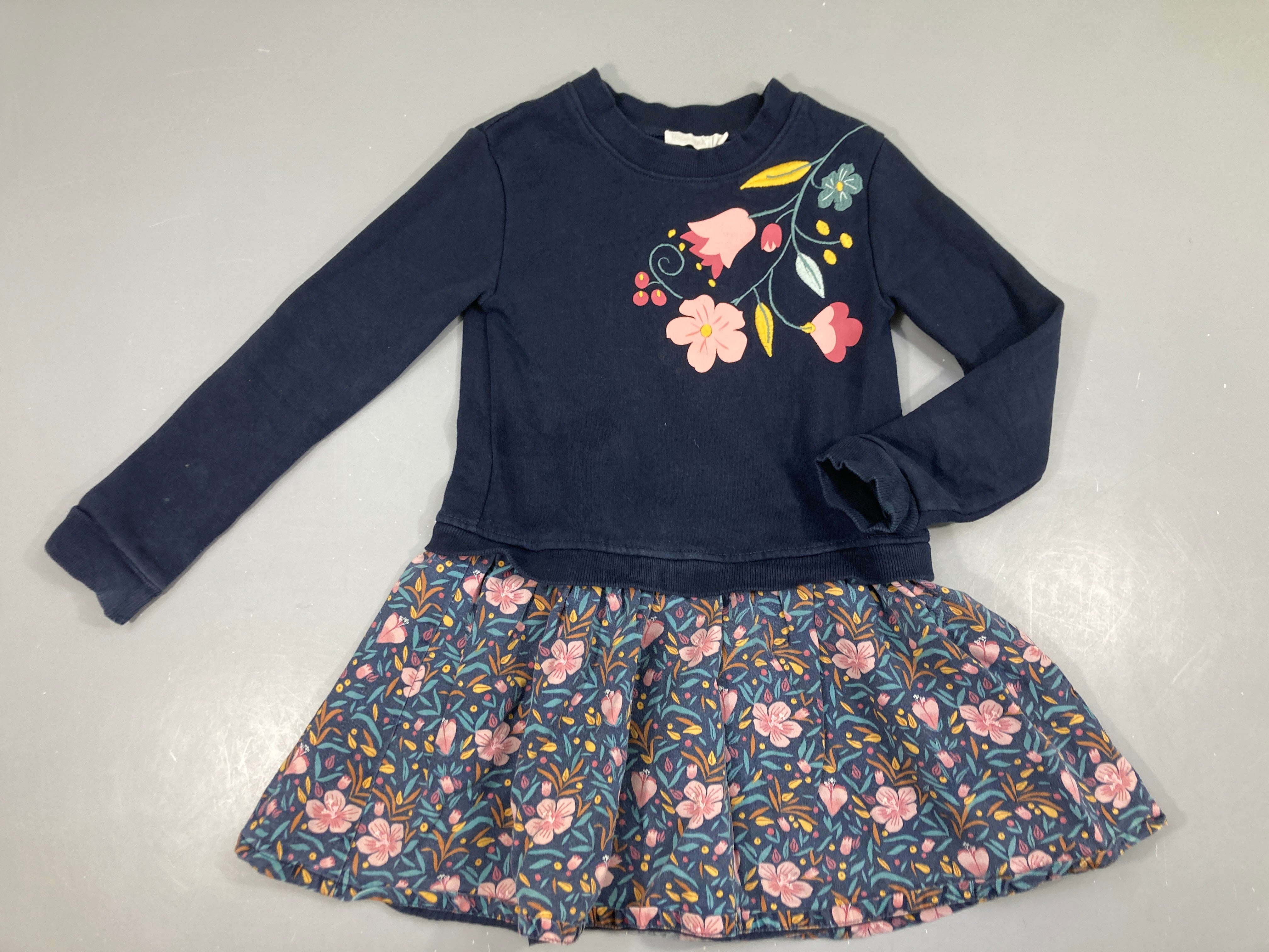 Robe m.l molleton bleu marine fleurs brodées bas coton bleu délavé fleurs