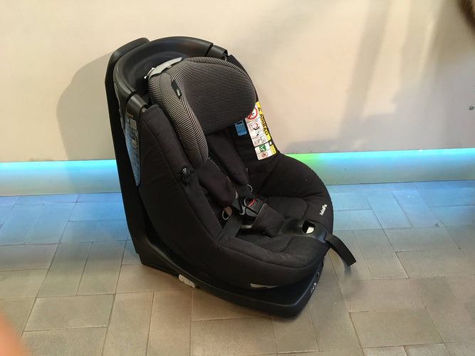 Axissfix I-Size noir, dos et face à la route, siège pivotant groupe 1 - max 19kg - Isofix - manque 1 attache sur le côté pour la bretelle de ceinture, pas de problème pour la sécurité, moins cher chez Petit Kiwi