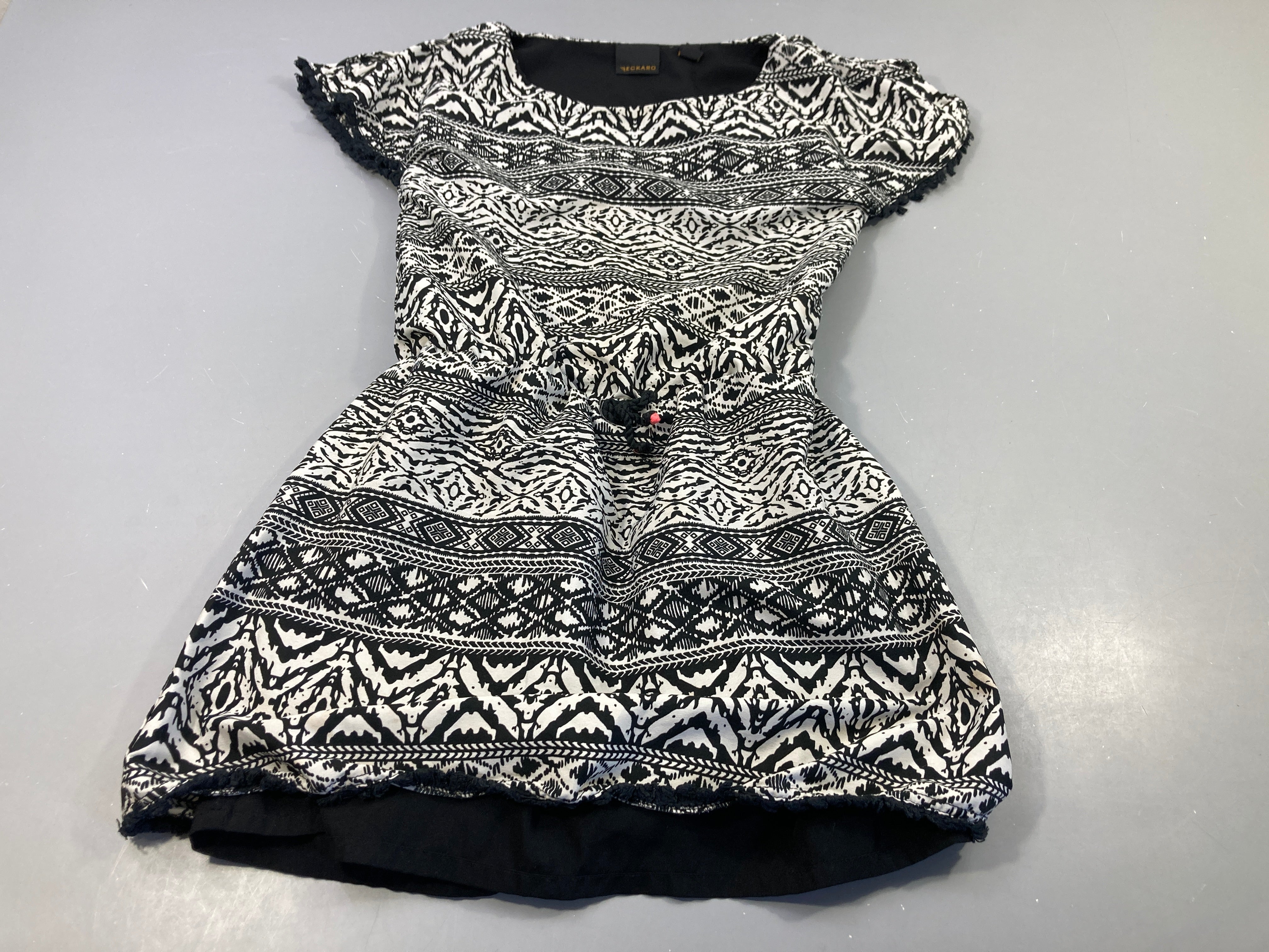 Robe m.c fluide Beckaro noir et blanc