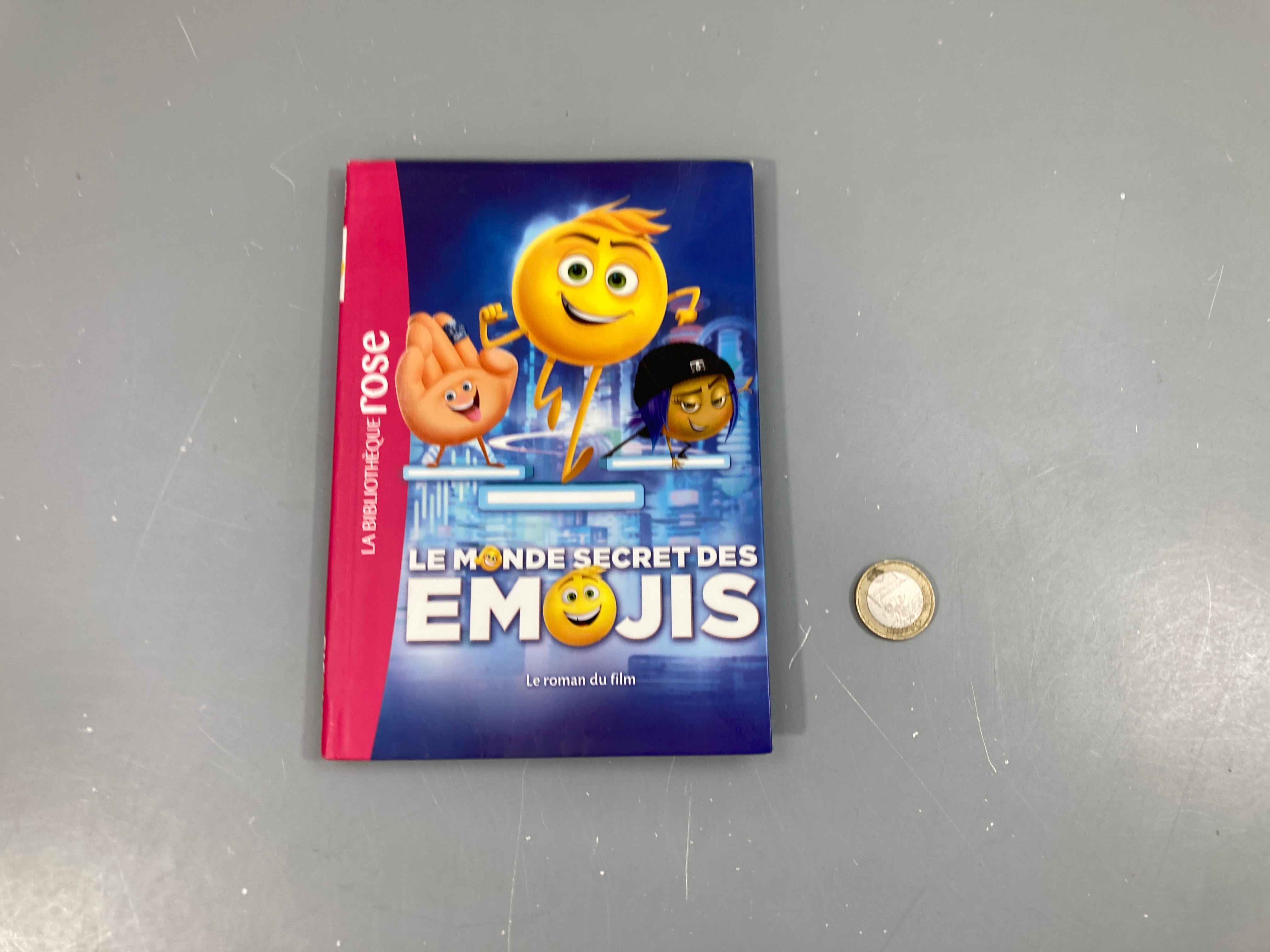Le monde secret des Emojis, La bibliothèque rose