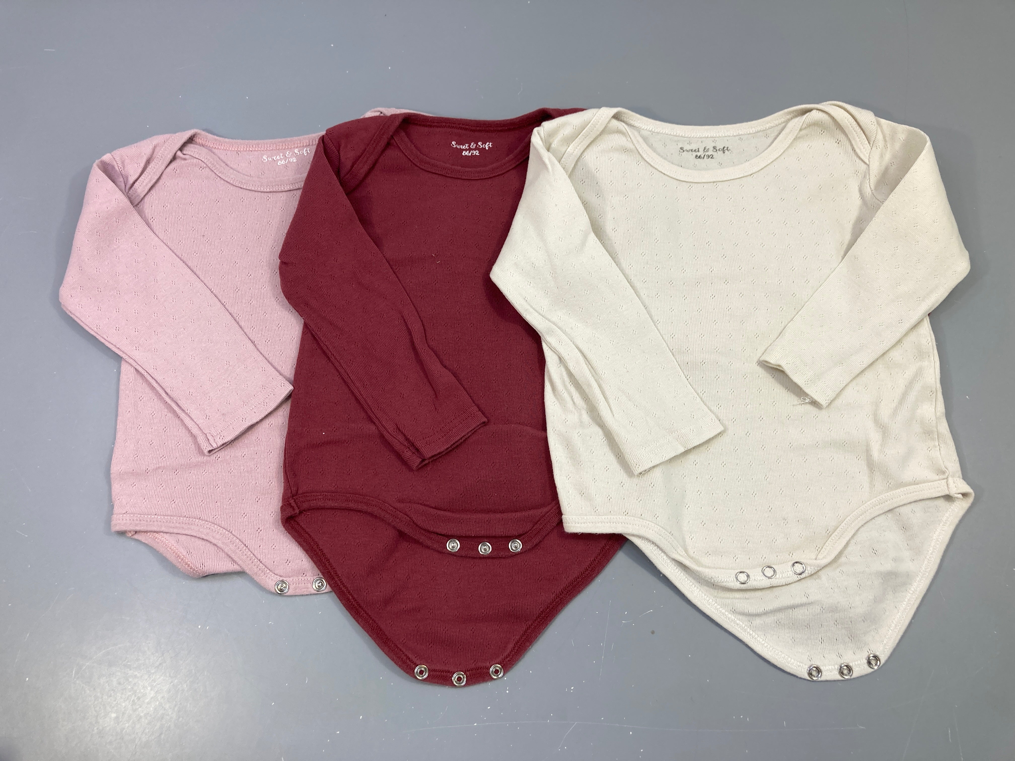 Lot de 3 bodies m.l ajourés écru/bordeaux/rose