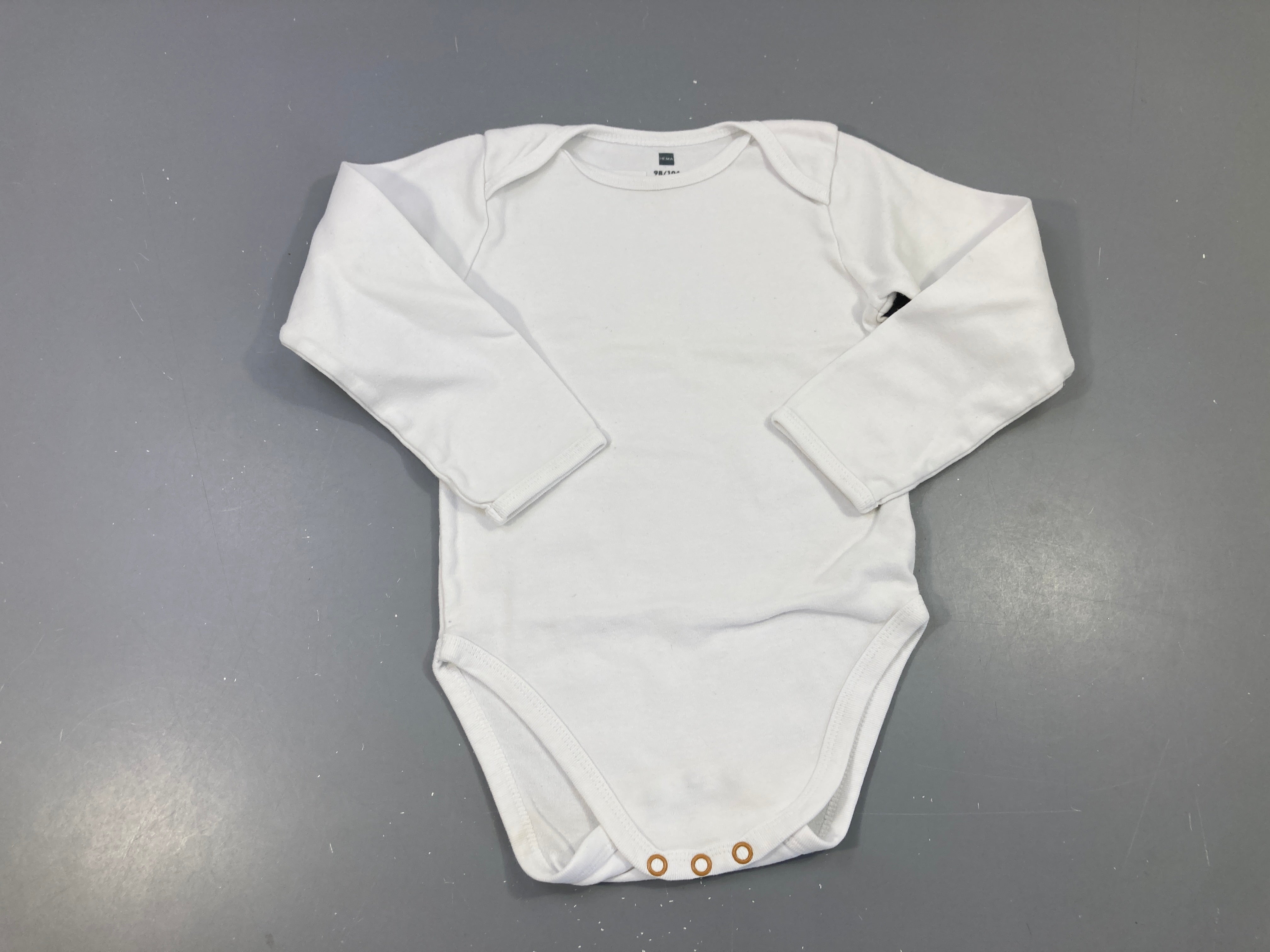 Body m.l blanc, légèrement bouloché