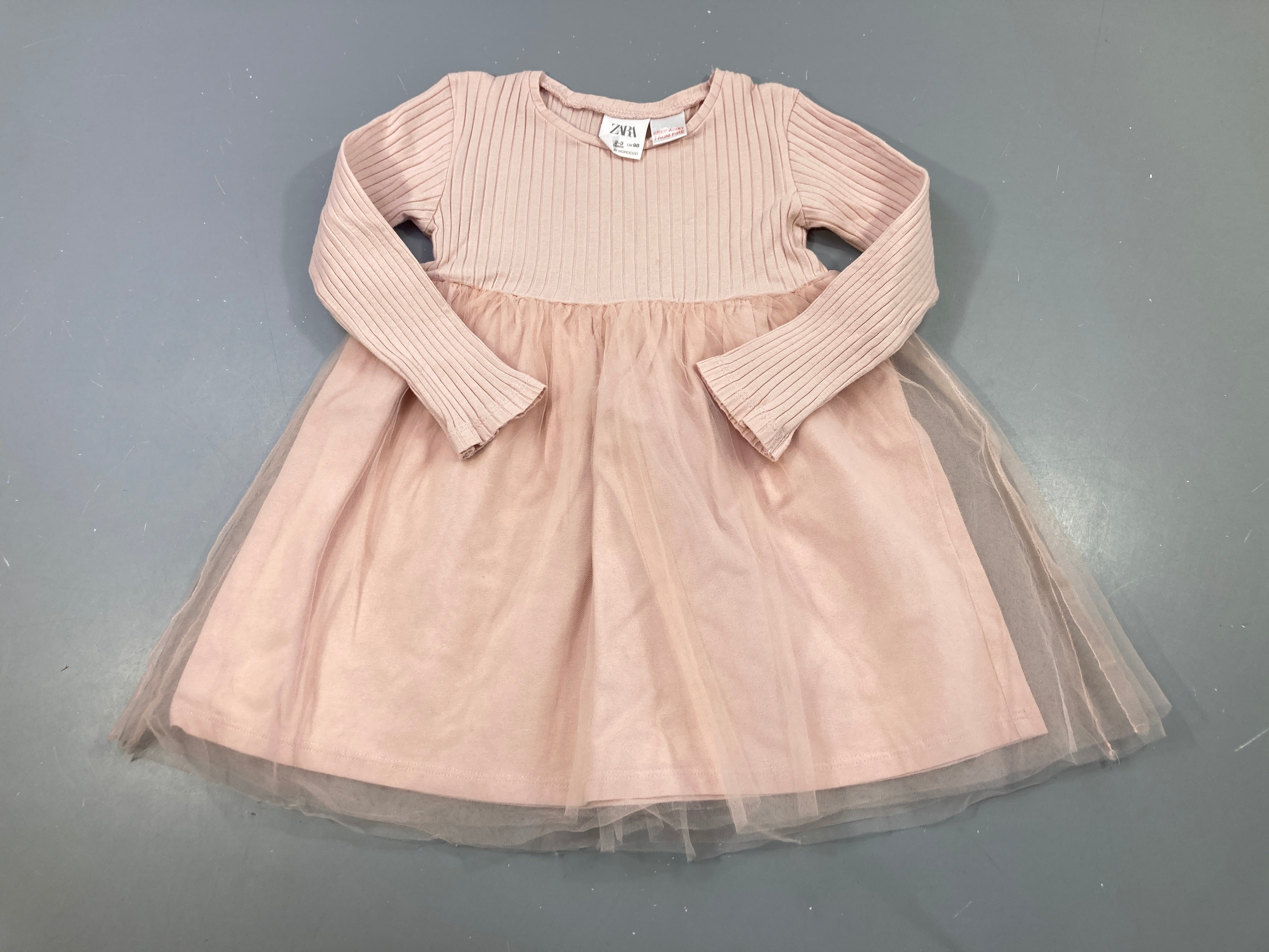 Robe m.l haut jersey côtelé rose, bas tulle