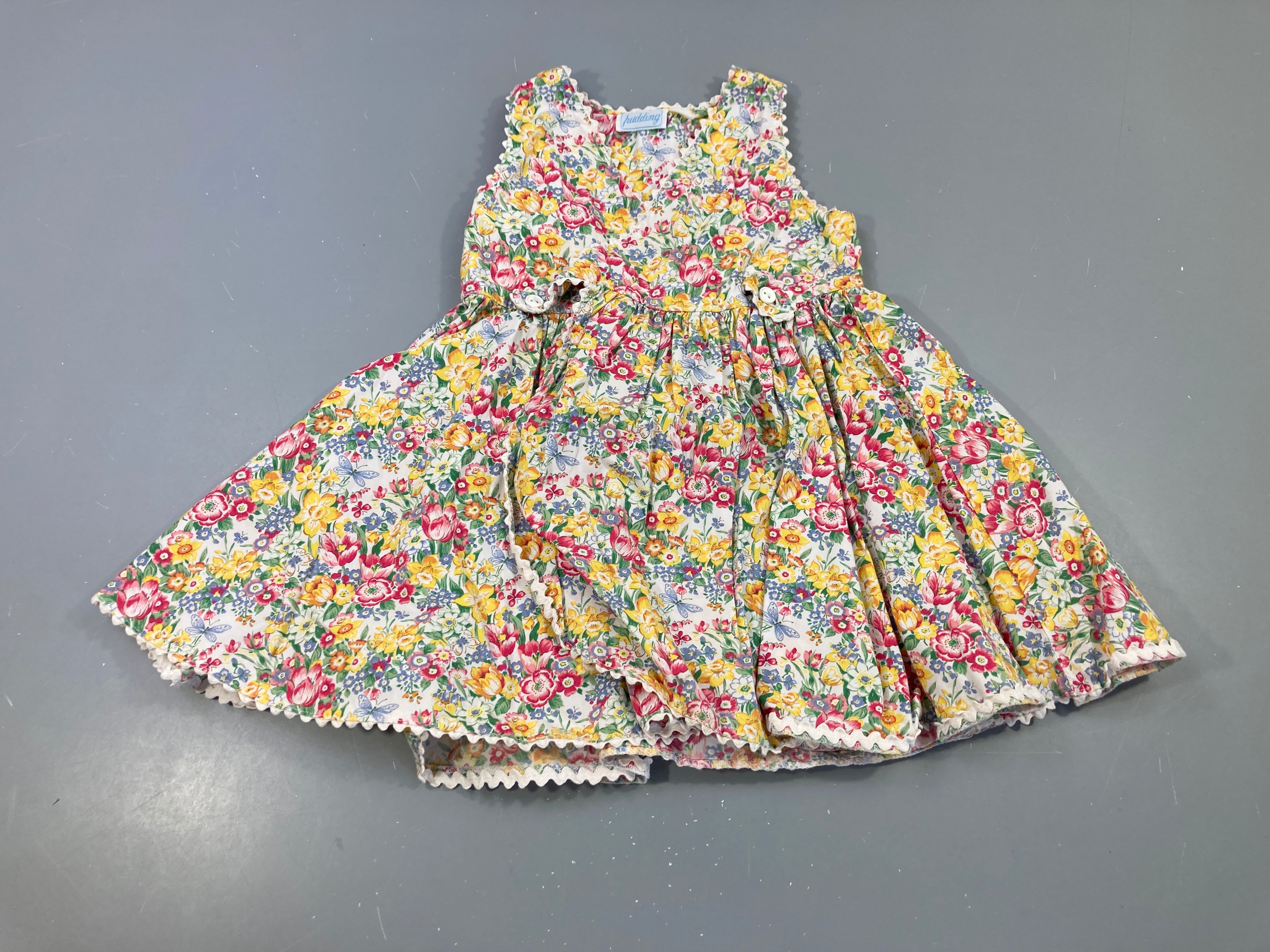 Robe s.m vintage fleurie croisé sur le devant Pudding (taille estimée)
