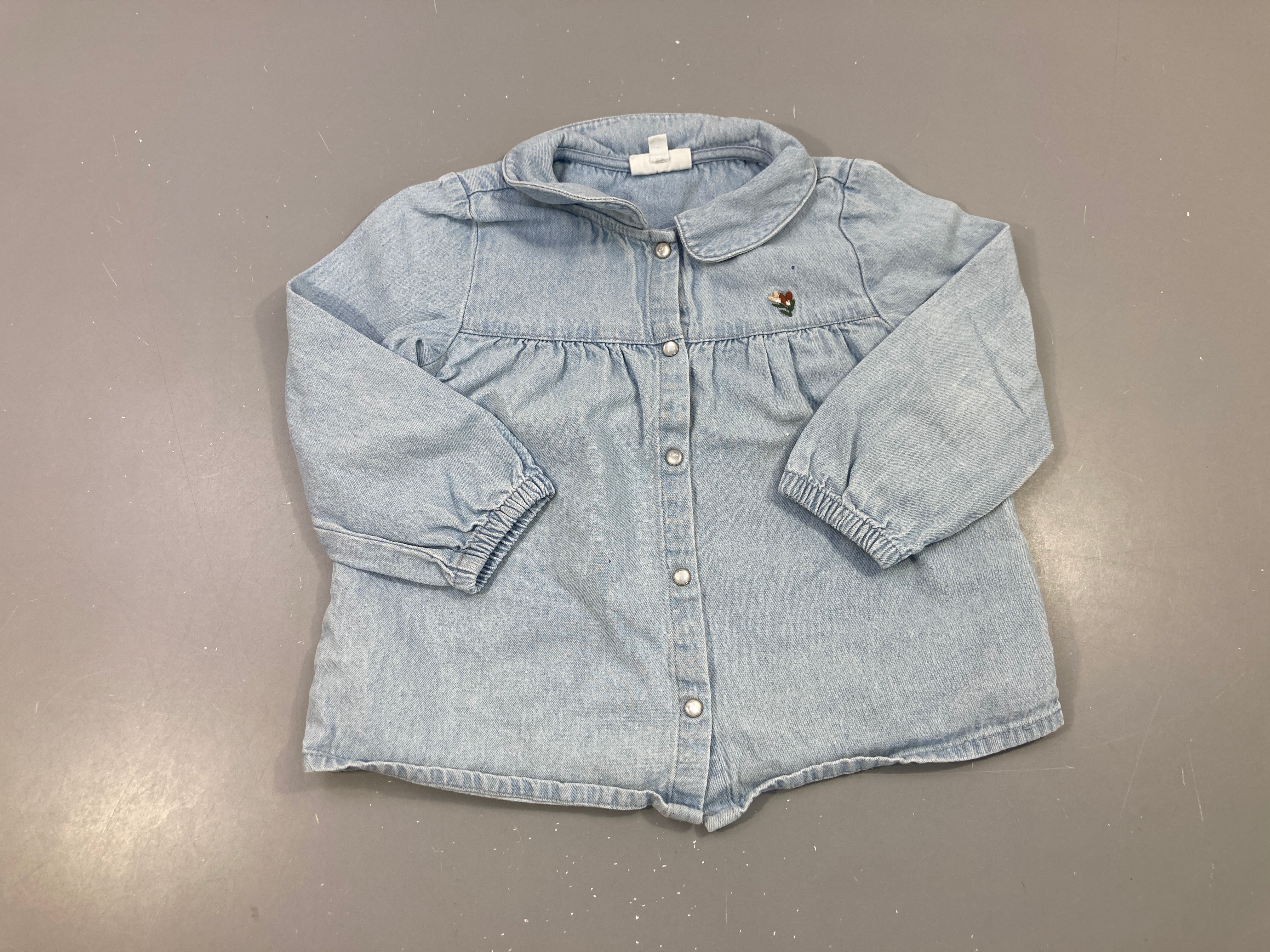 Chemisier m.l denim broderie, petite tache à l'avant