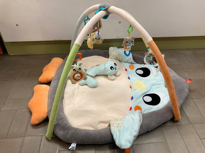 Tapis d'éveil 0+ Snuggle Me Penguin Tummy Time Gym Playgro, moins cher chez Petit Kiwi