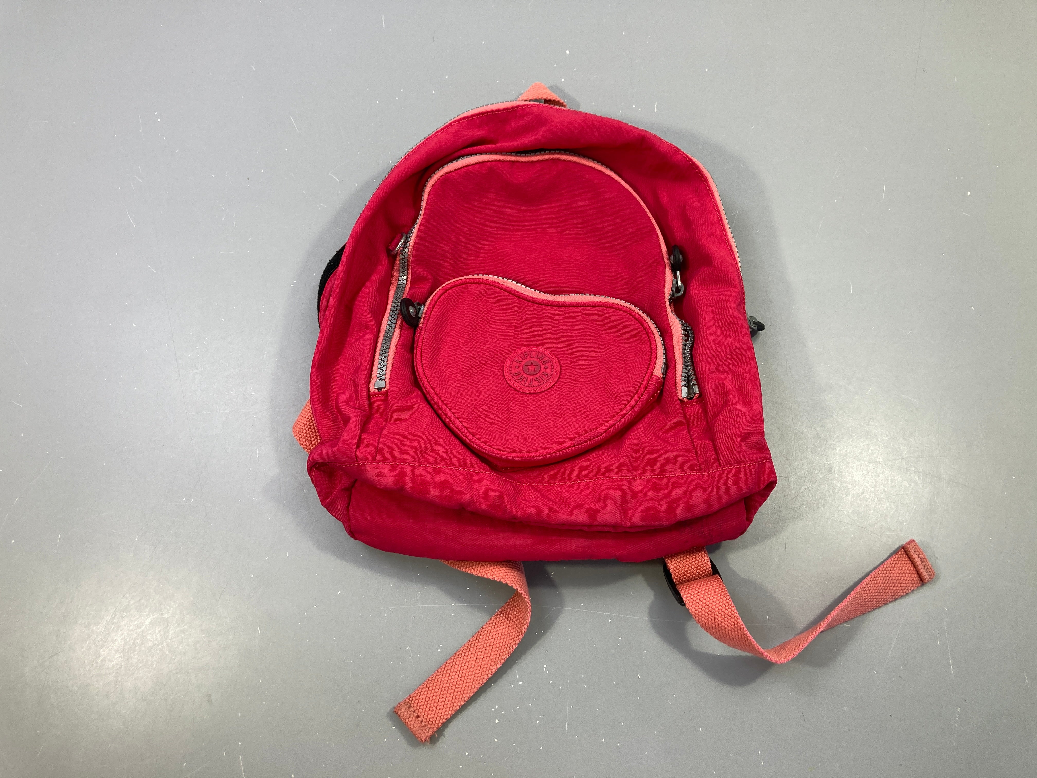 Petit sac à dos rose poche coeur