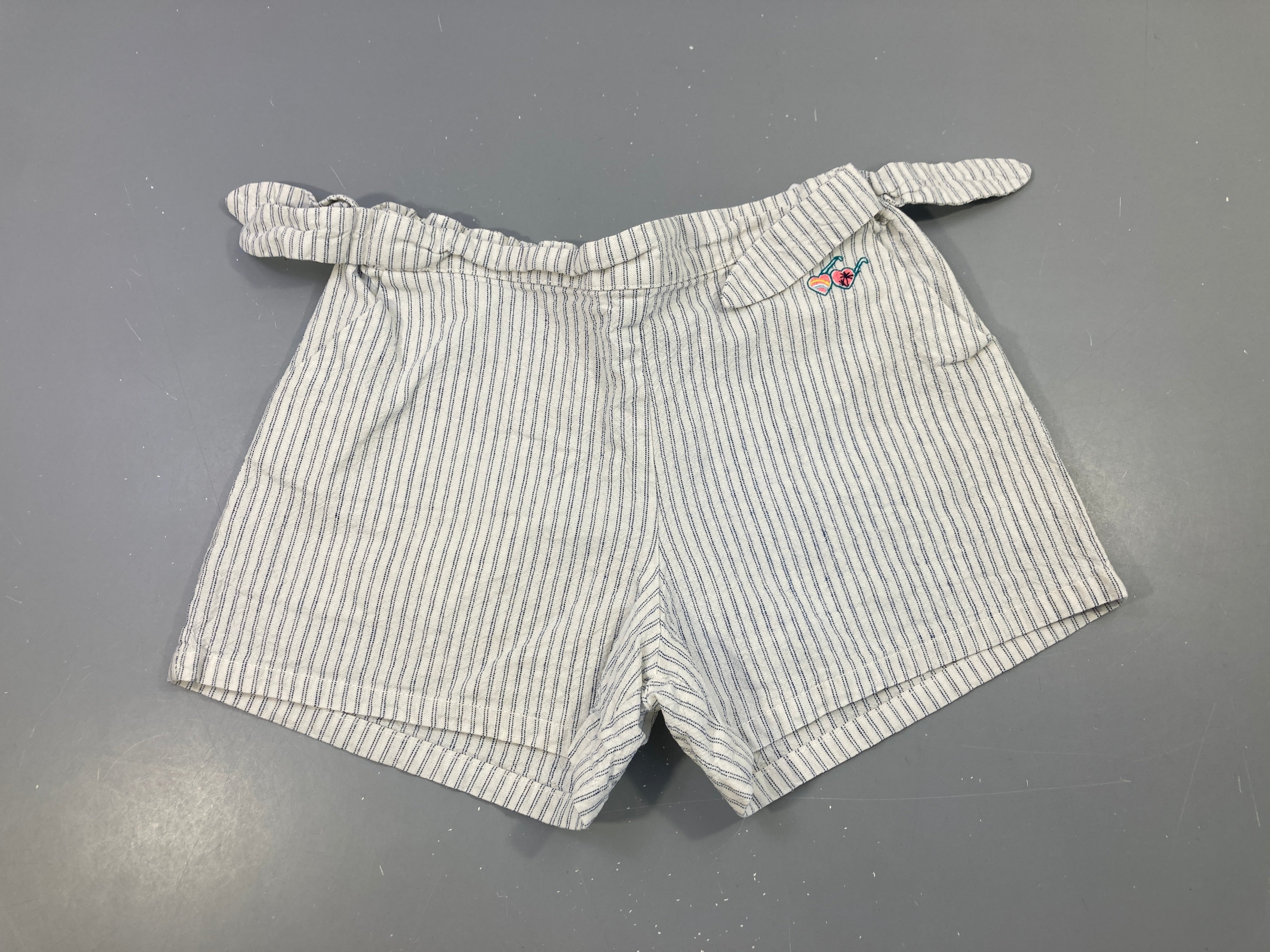 Short blanc ligné bleu 55%LIN 45%COTON
