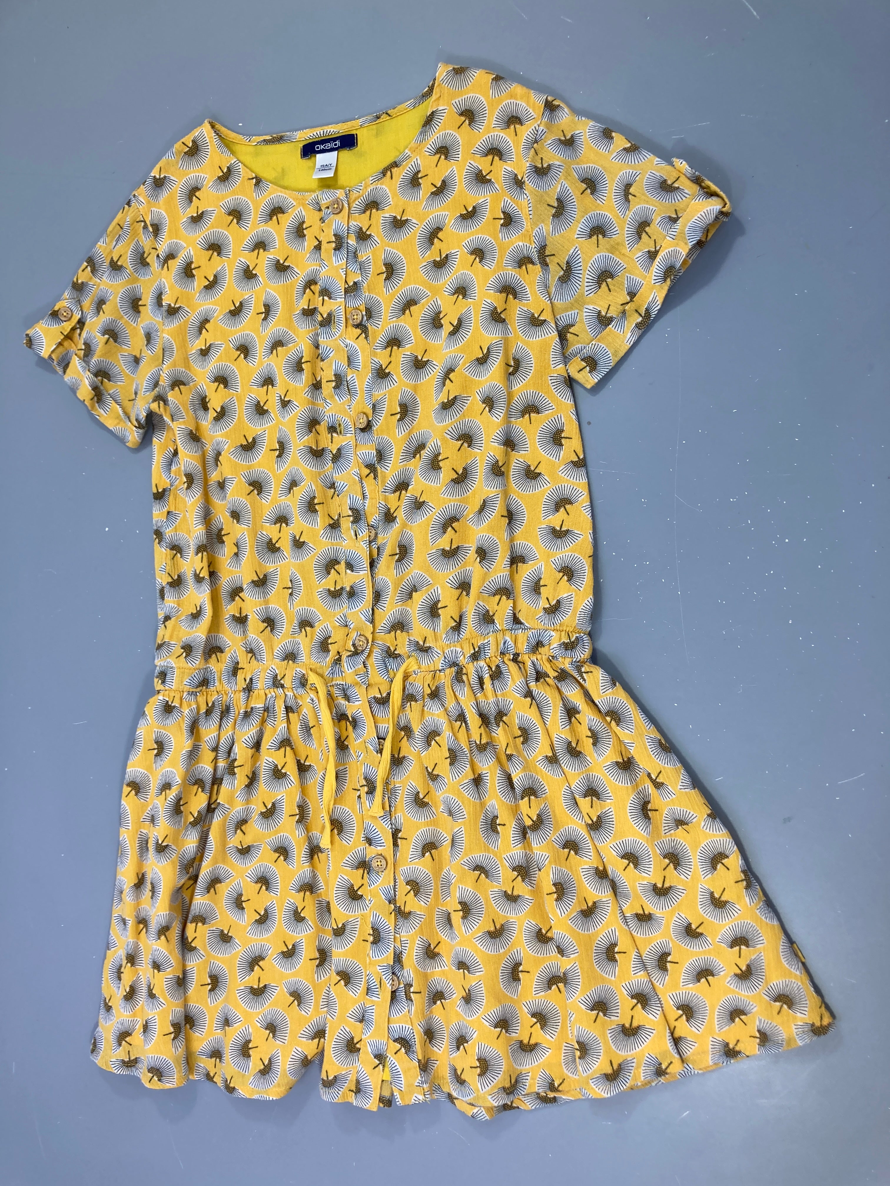 Robe m.c jaune éventailles boutonnée avant