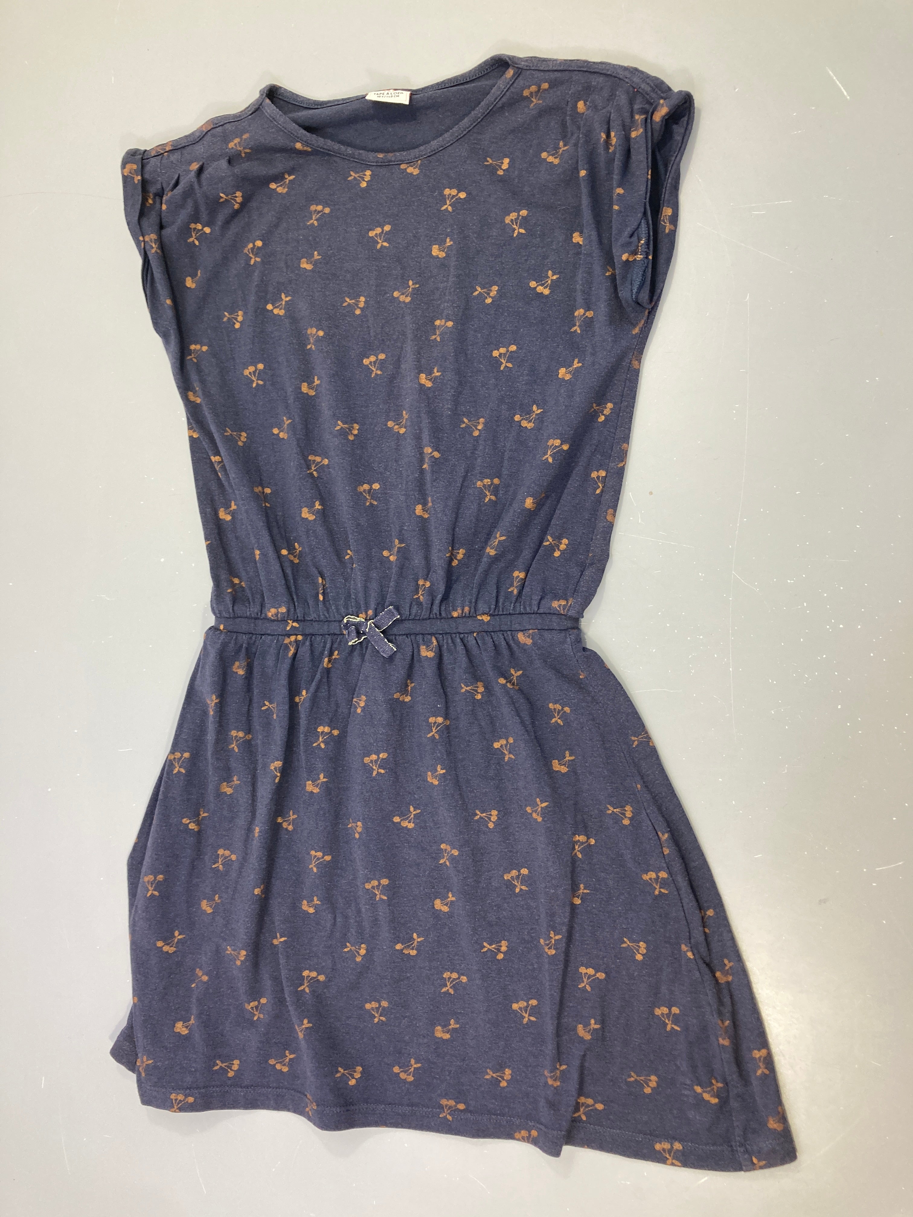 Robe m.c bleue cerises dorées Légèrement décolorées