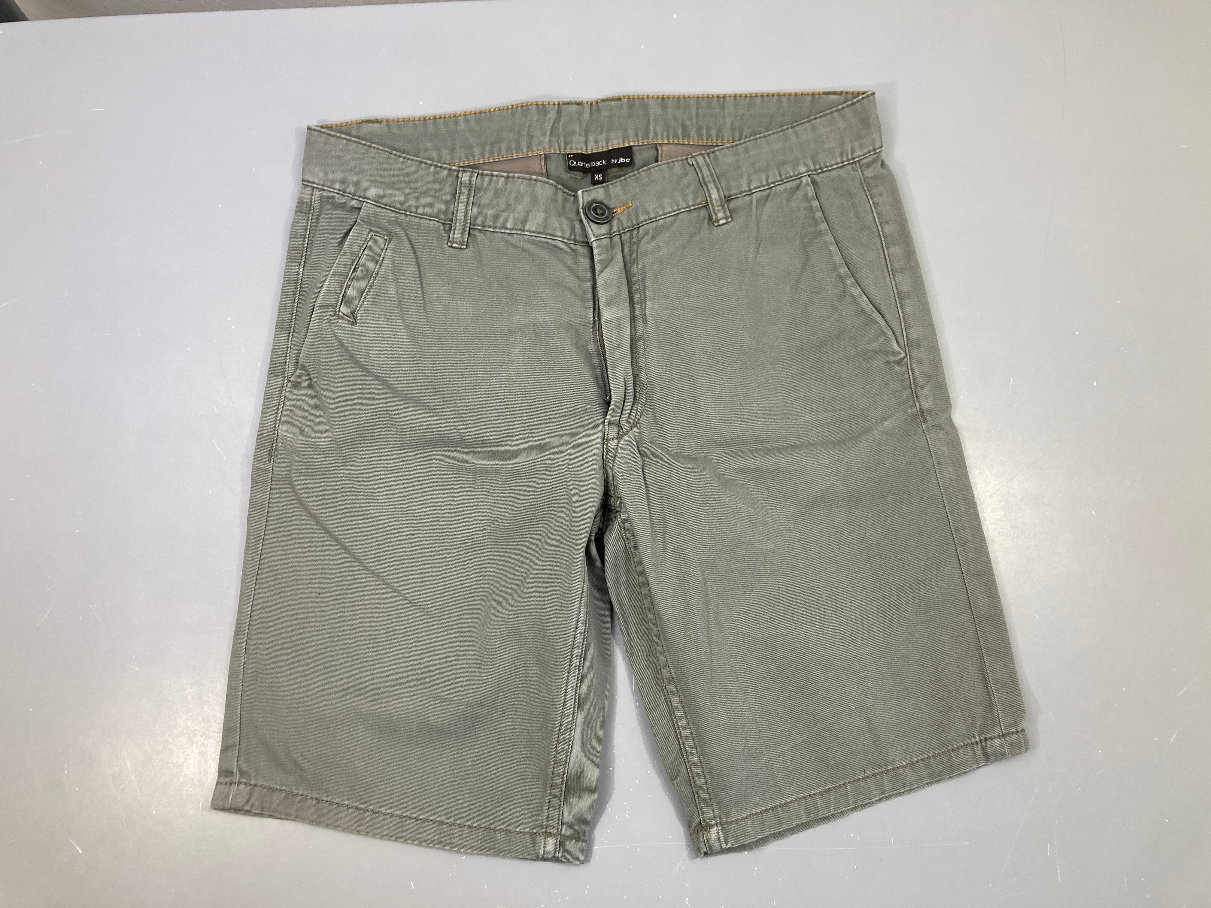Bermuda kaki