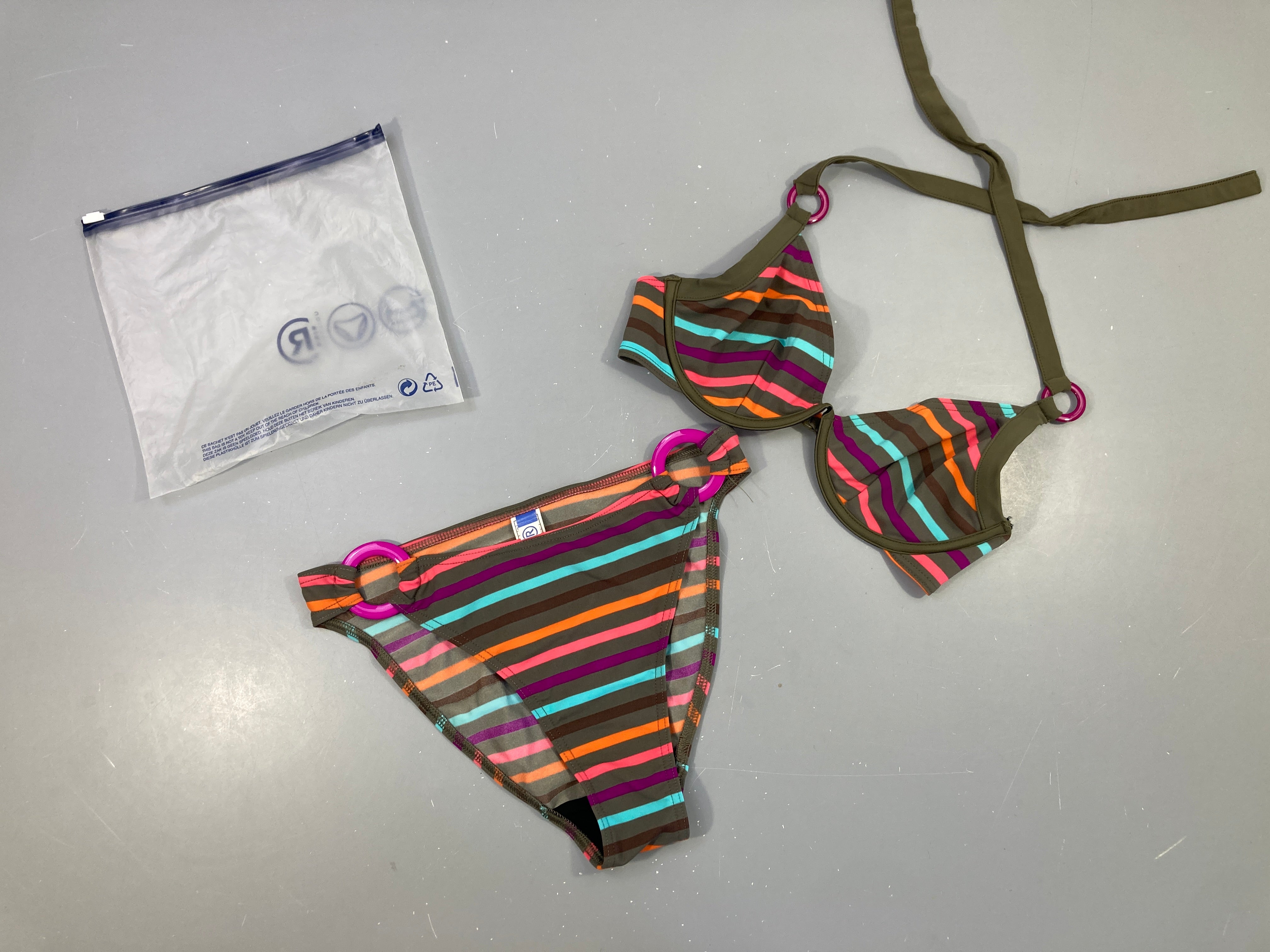 Etat neuf-Bikini brun avec armature  rayé couleur