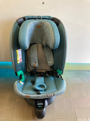 Siège auto évolutif Chicco Bi Seat i-Size Air Teal melange + Base 360° i-Size-Légères auréoles coté appuie-tête et coussinet ceinture & Légèrement bouloche fin assise., moins cher chez Petit Kiwi
