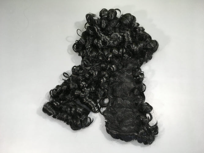Déguisement perruque longue bouclée noire, moins cher chez Petit Kiwi