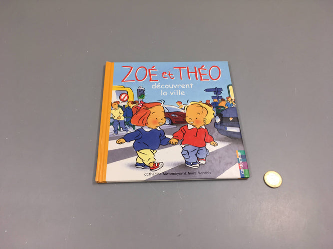 Zoé et Théo découvrent la ville, moins cher chez Petit Kiwi