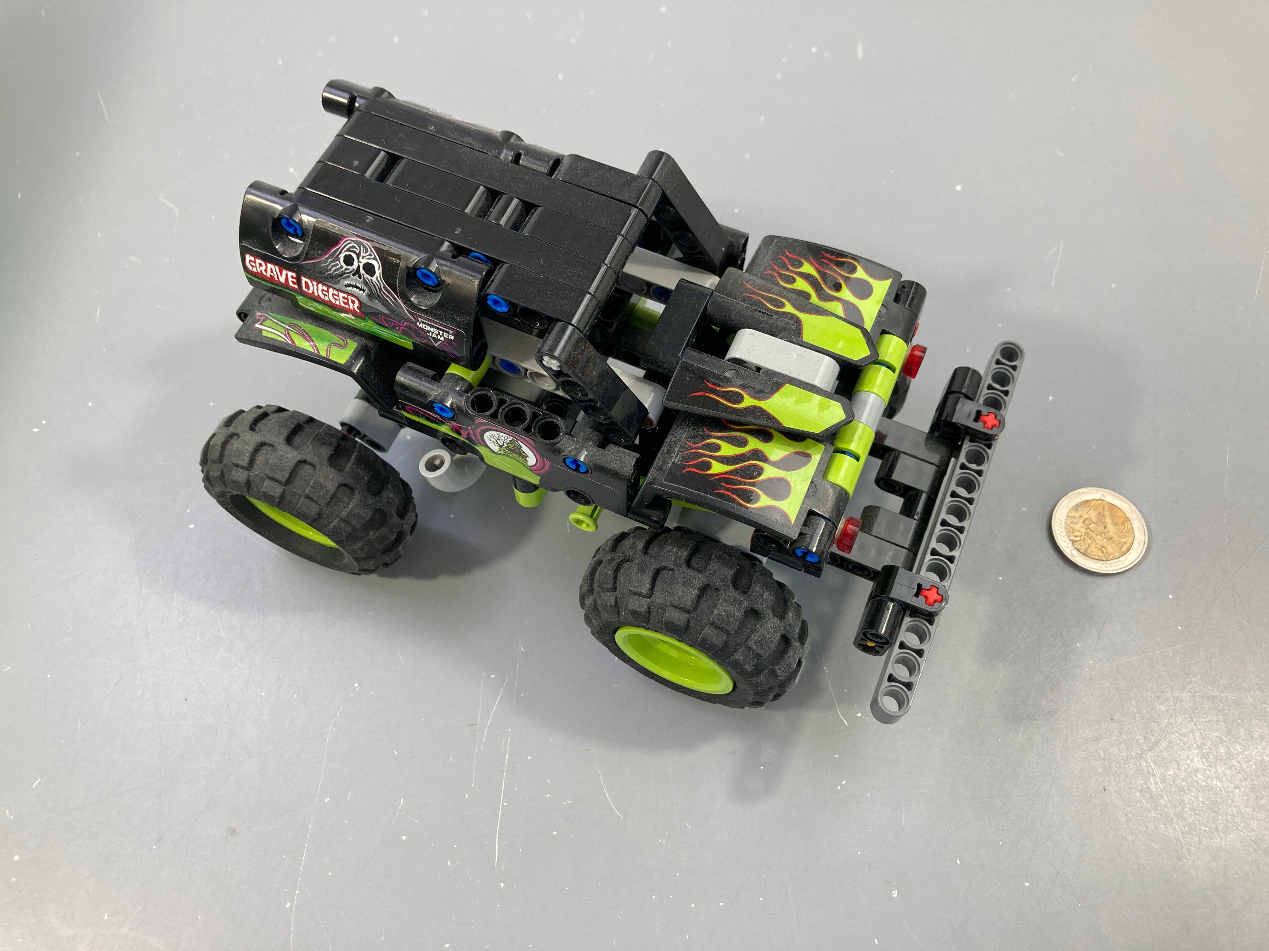 Lego Te.chnic Monster Jame- Grave Digger modèle 42118, sans mode d'emploi. Vendu comme sur la photo