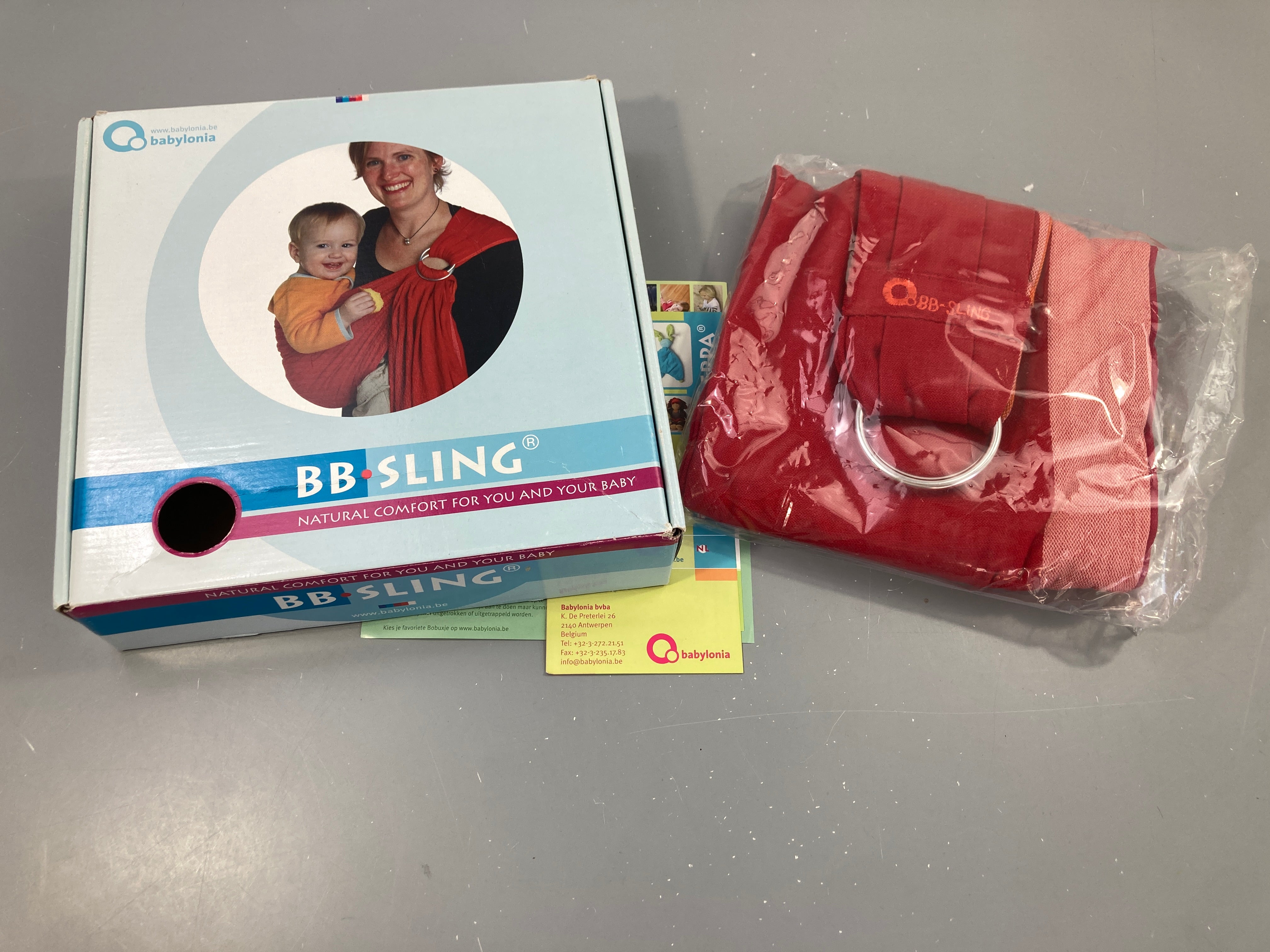 NEUF écharpe de portage rouge BB, Sling avec mode d'emploi. Boîte légèrement abimée