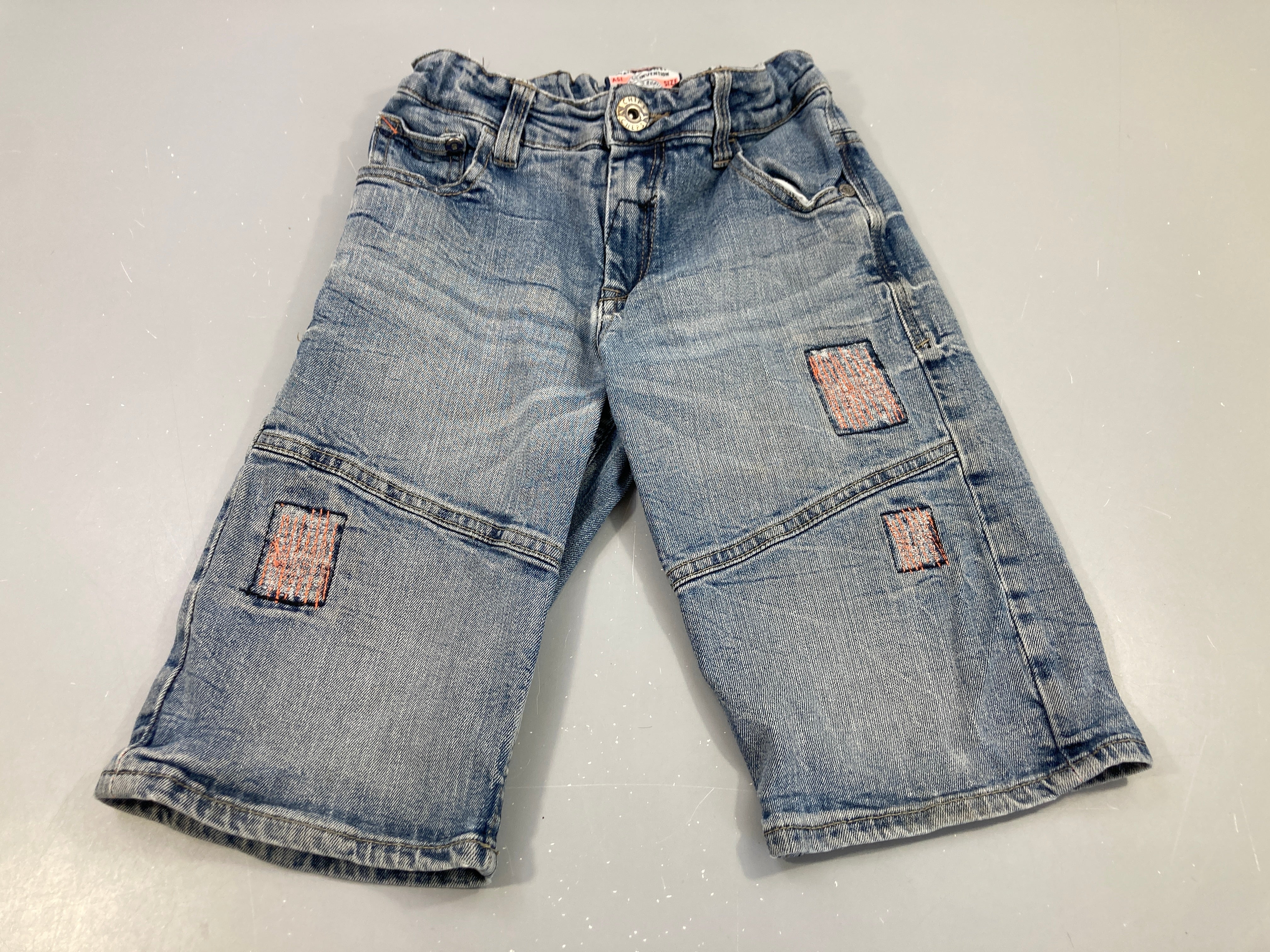 Bermuda en jeans avec empiècements