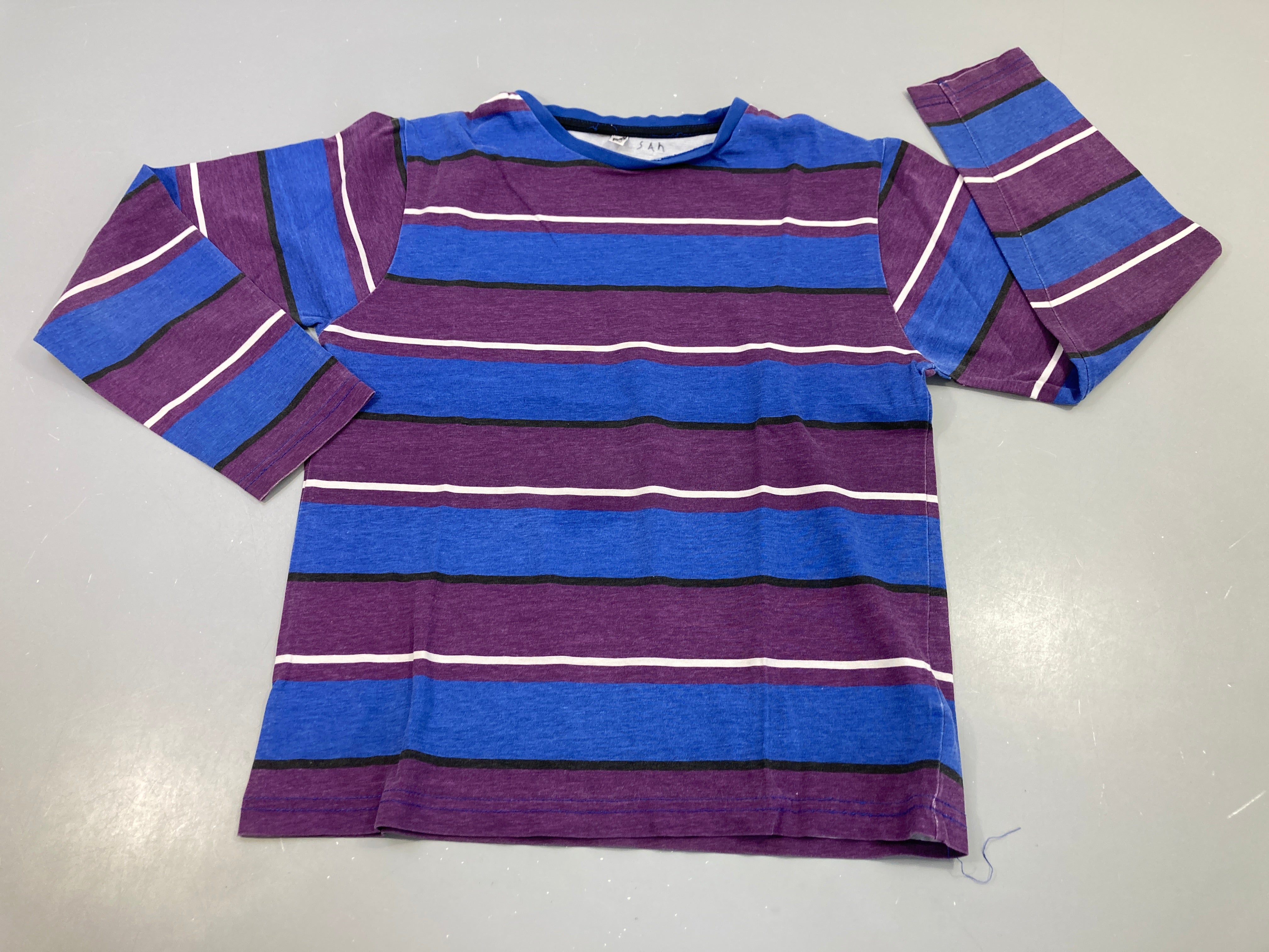 T-shirt m.l  rayé  bleu,mauve, blanc, noir