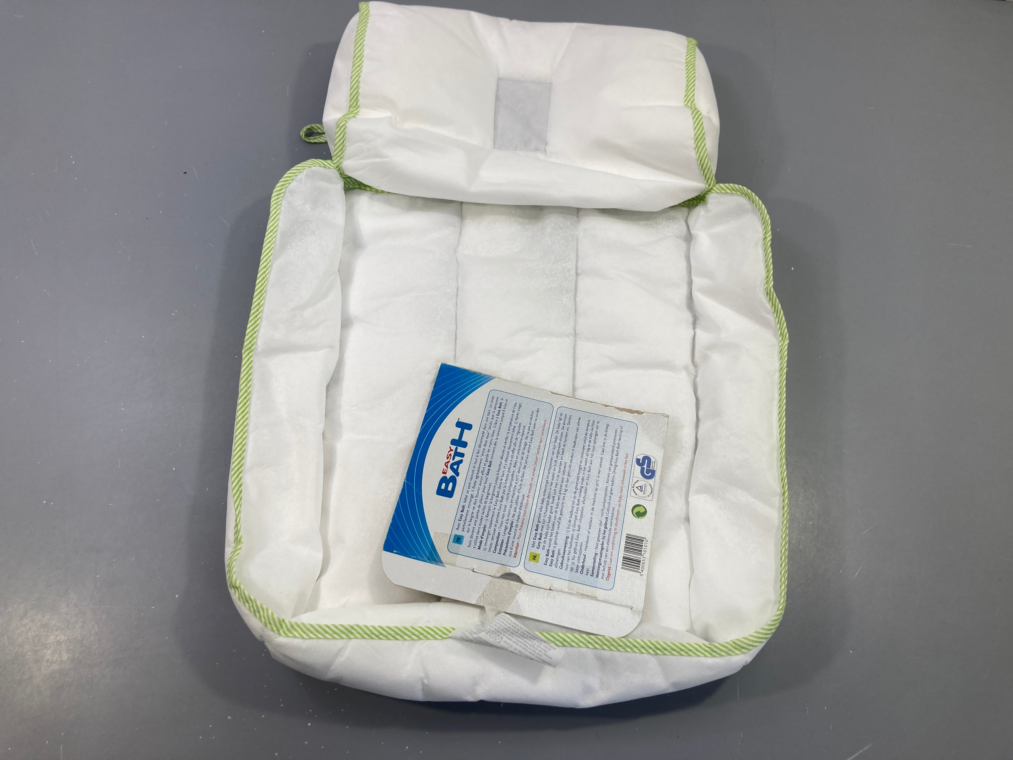 Etat neuf, matelas de bain pour bébé blanc et vert